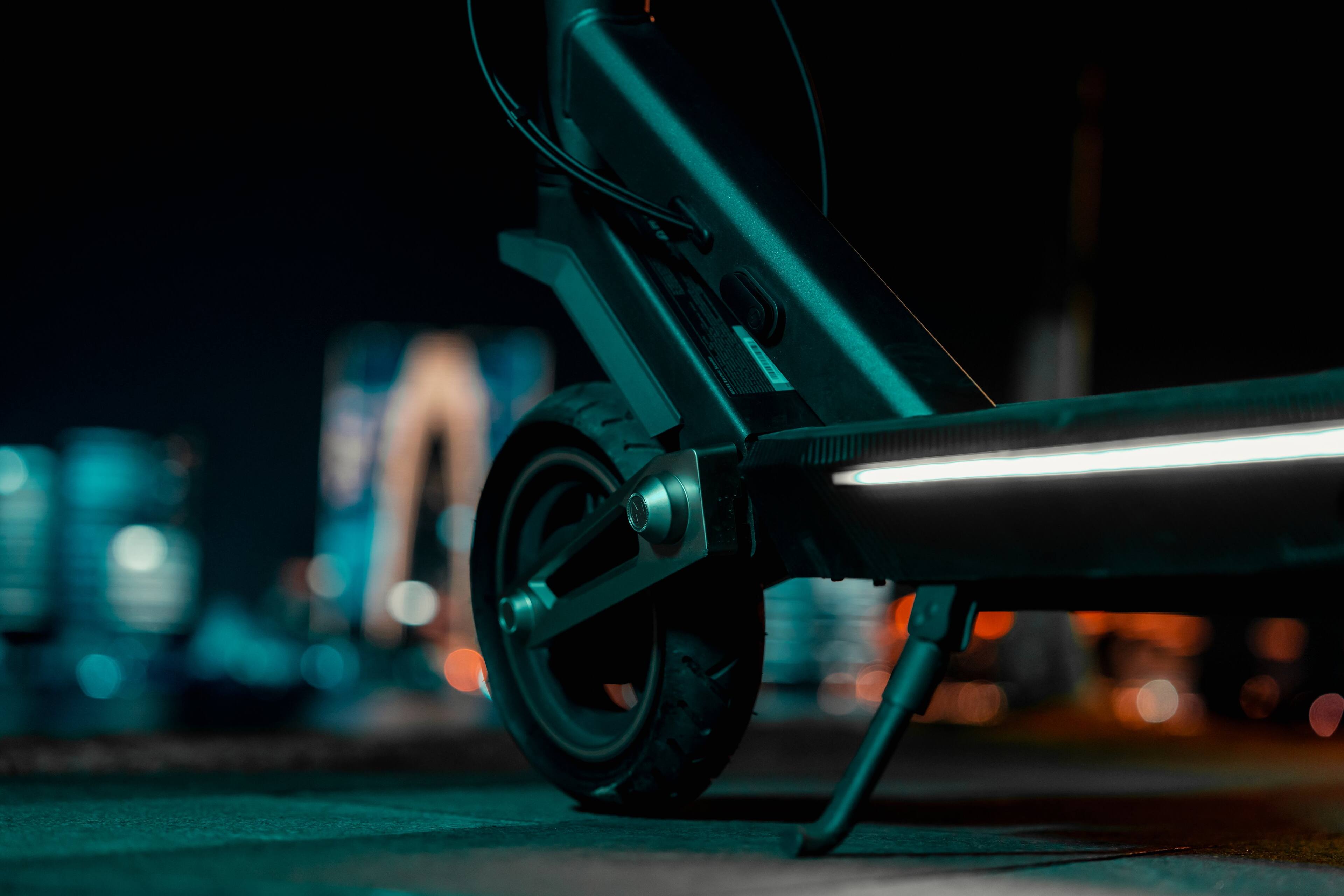 Alt View 31. NAVEE - ST3 Electric Scooter w/37.3 miles Max Operating Range & 24.9 mph Max Speed - Black.