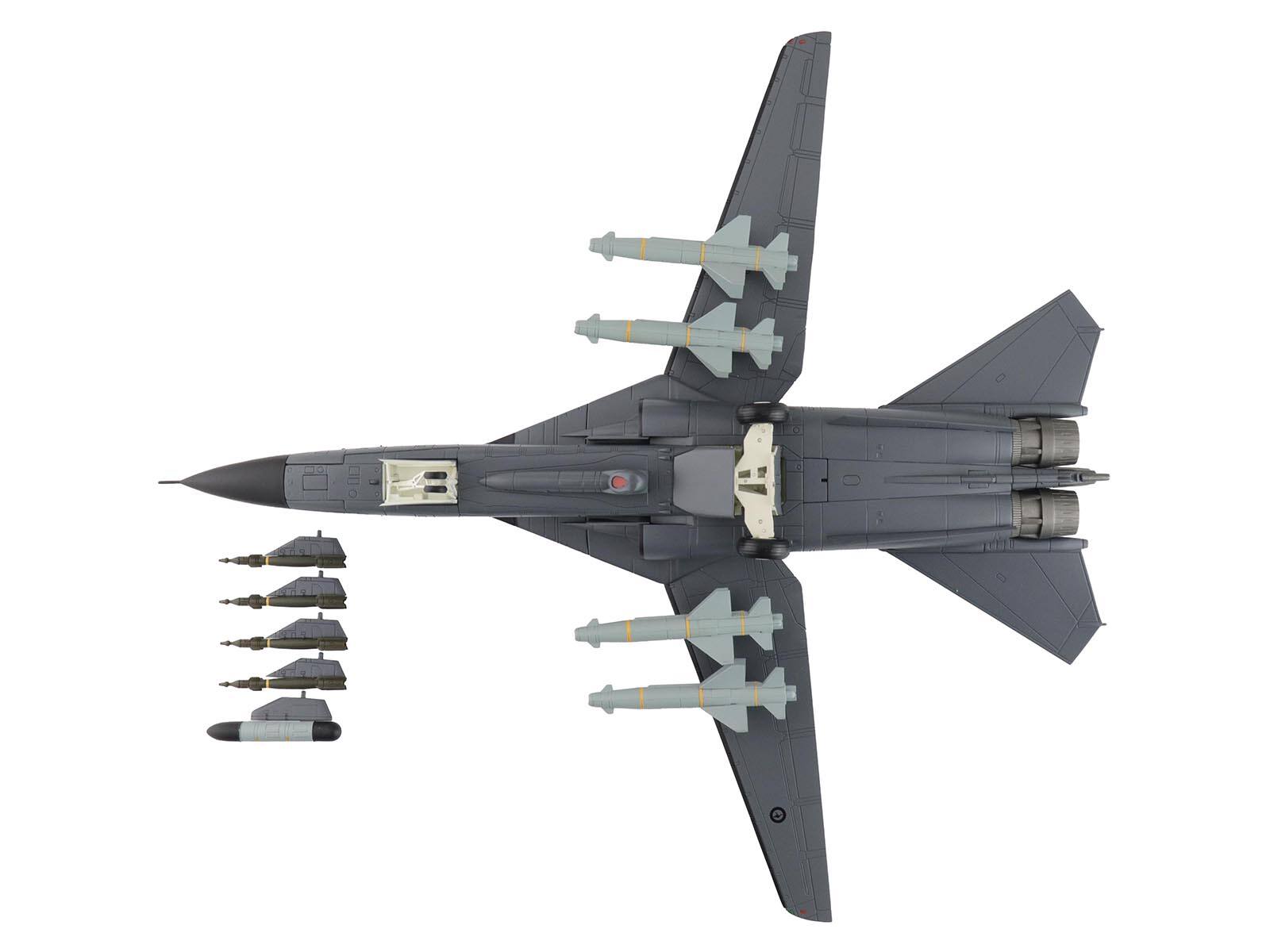 Back. Hobby Master - General Dynamics F-111C Pig Aircraft "90th Anniversary No. 6 Squadron" RAAF 2007 "Air Power Series" 1/72 - Grey.