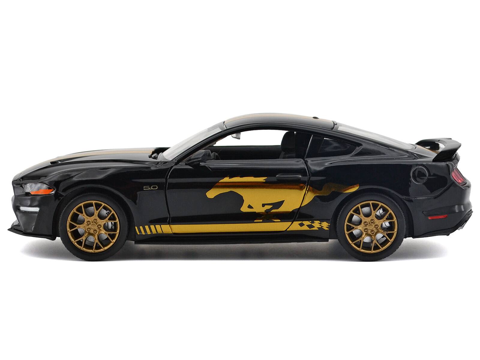 Angle. Motormax - 2018 Ford Mustang GT 5.0 Black with Gold Stripes and Graphics "Midnight Eclipse" Series 1/24 - Black and Gold.