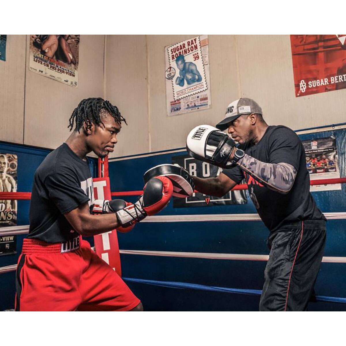 SUGAR RAY ROBINSON  
39 A CHAMPION WORLD  
7.257.041 STAMP  
SUBAR BERT  
D D  
NS I RO R O  
- VIEW  
TITLE
