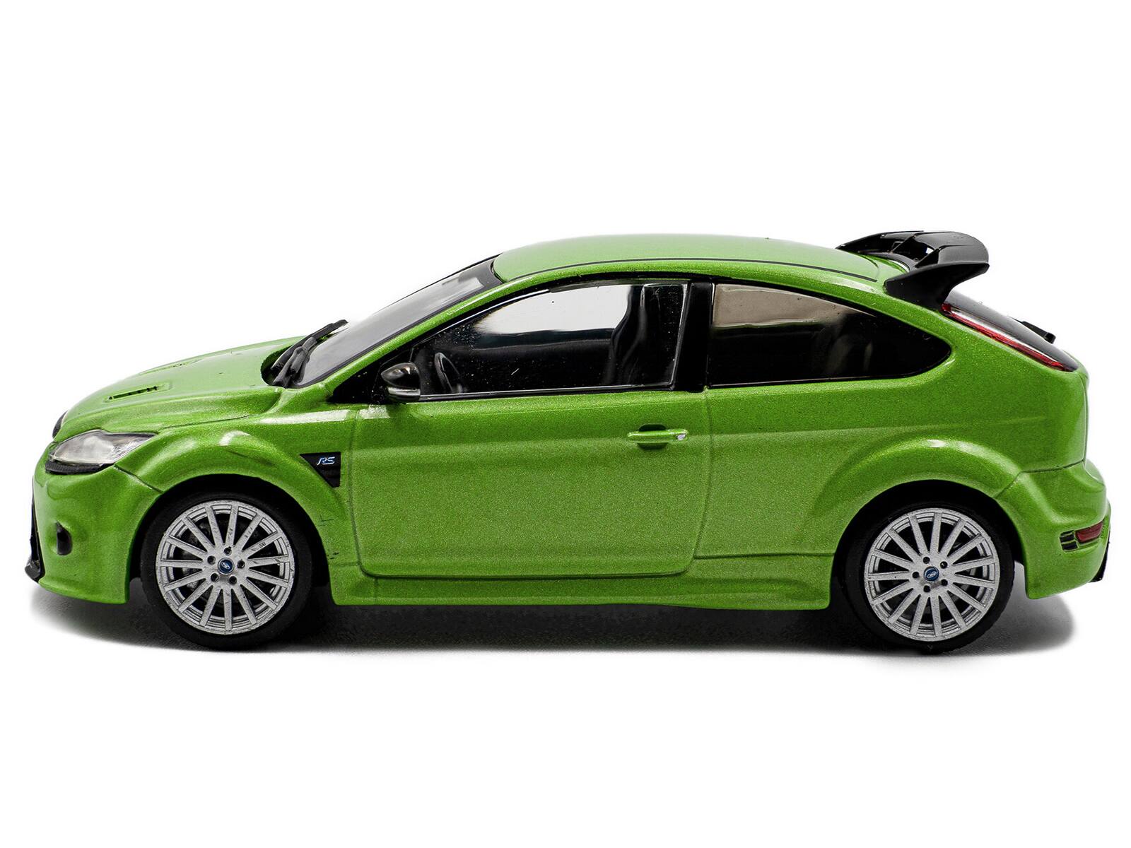 Angle. Solido - 2010 Ford Focus MKII RS Ultimate Green Metallic 1/43 Diecast Model Car by Solido - Green Metallic.