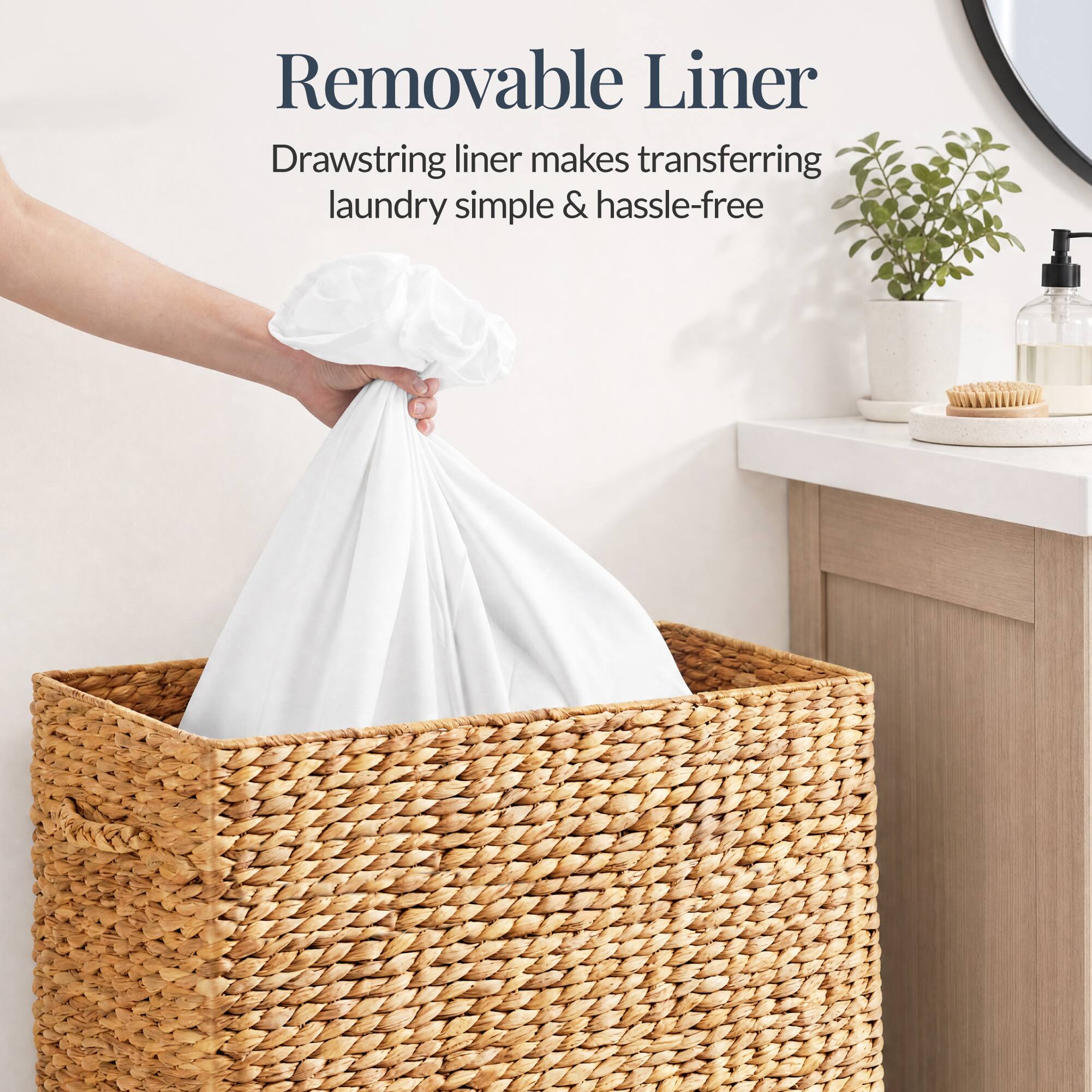 Removable Liner  
Drawstring liner makes transferring laundry simple & hassle-free