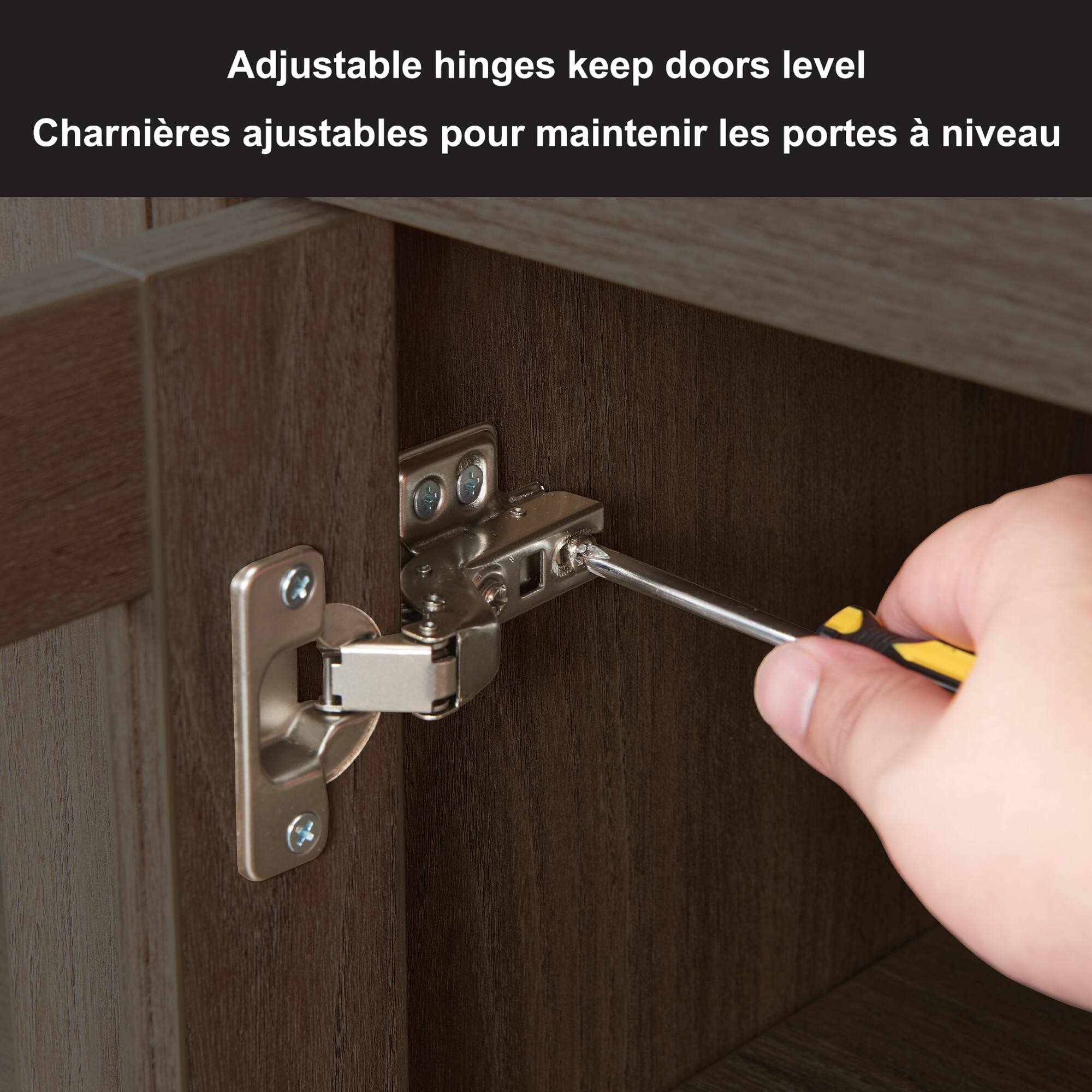 Adjustable hinges keep doors level  
Charnières ajustables pour maintenir les portes à niveau