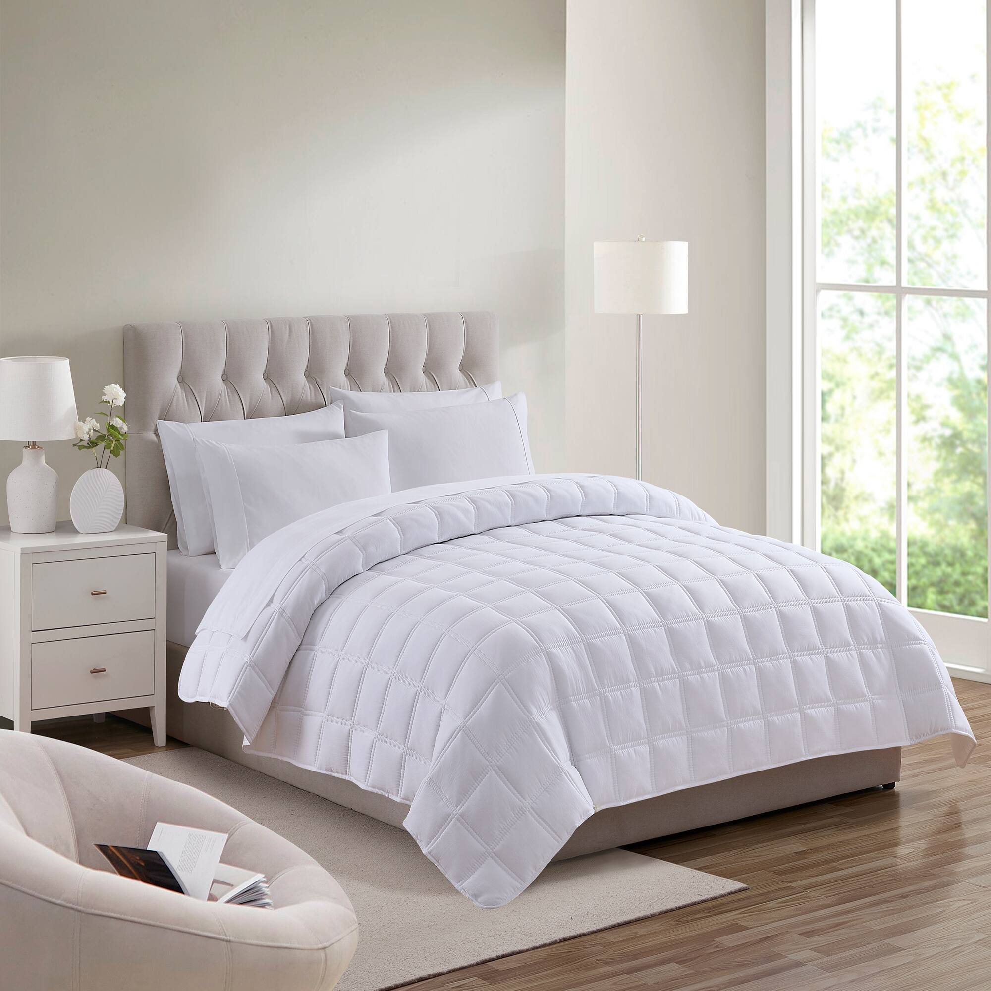 Angle. Sweet Home Collection - Oversized All-Season Reversible Double Stitched Comforter, King - White.
