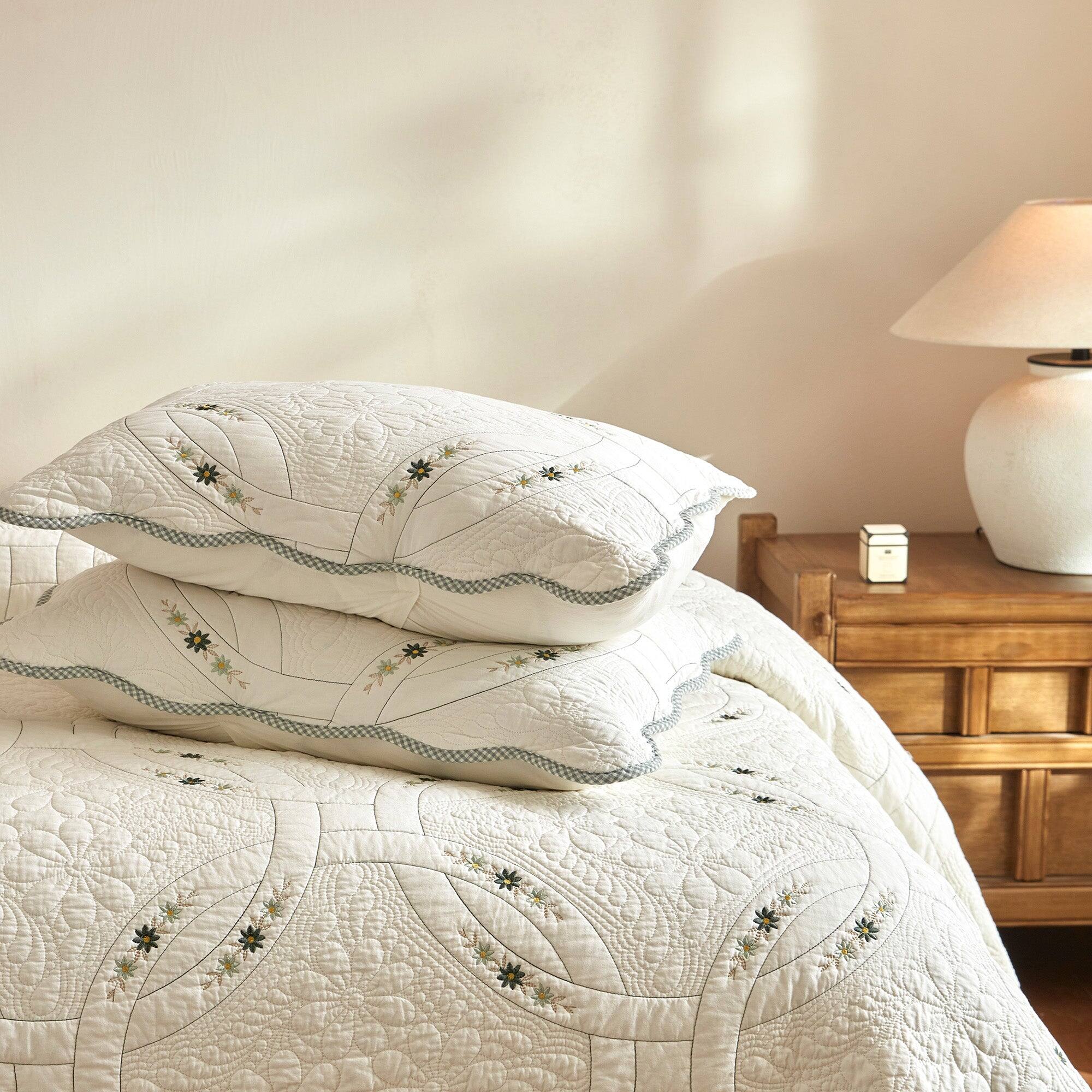 Left. MarCielo - Marcielo 3 Pieces Lightweight Cotton Quilt Bedspread Set – European Cottage Floral - White.