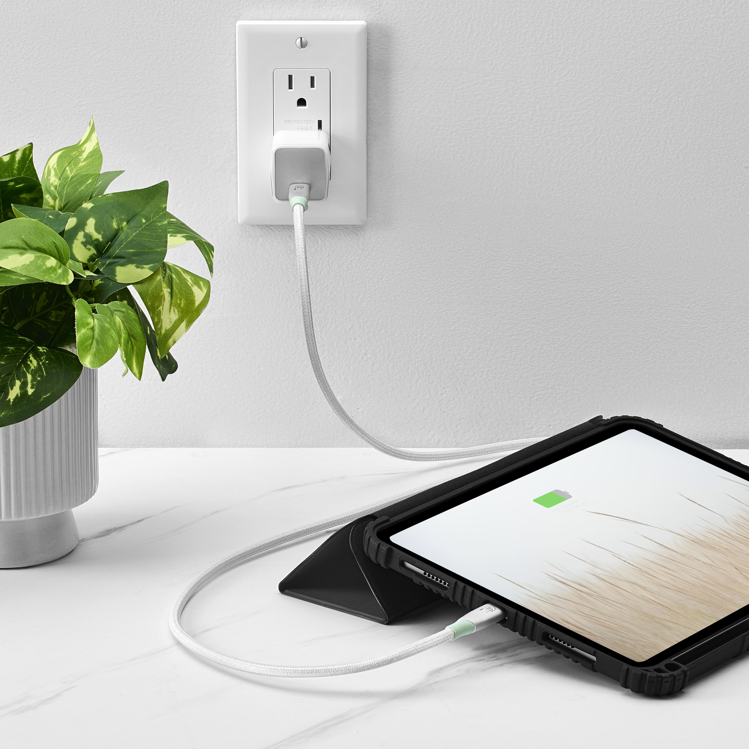 Back. Insignia™ - 40W USB-C Port Wall Charger - White.