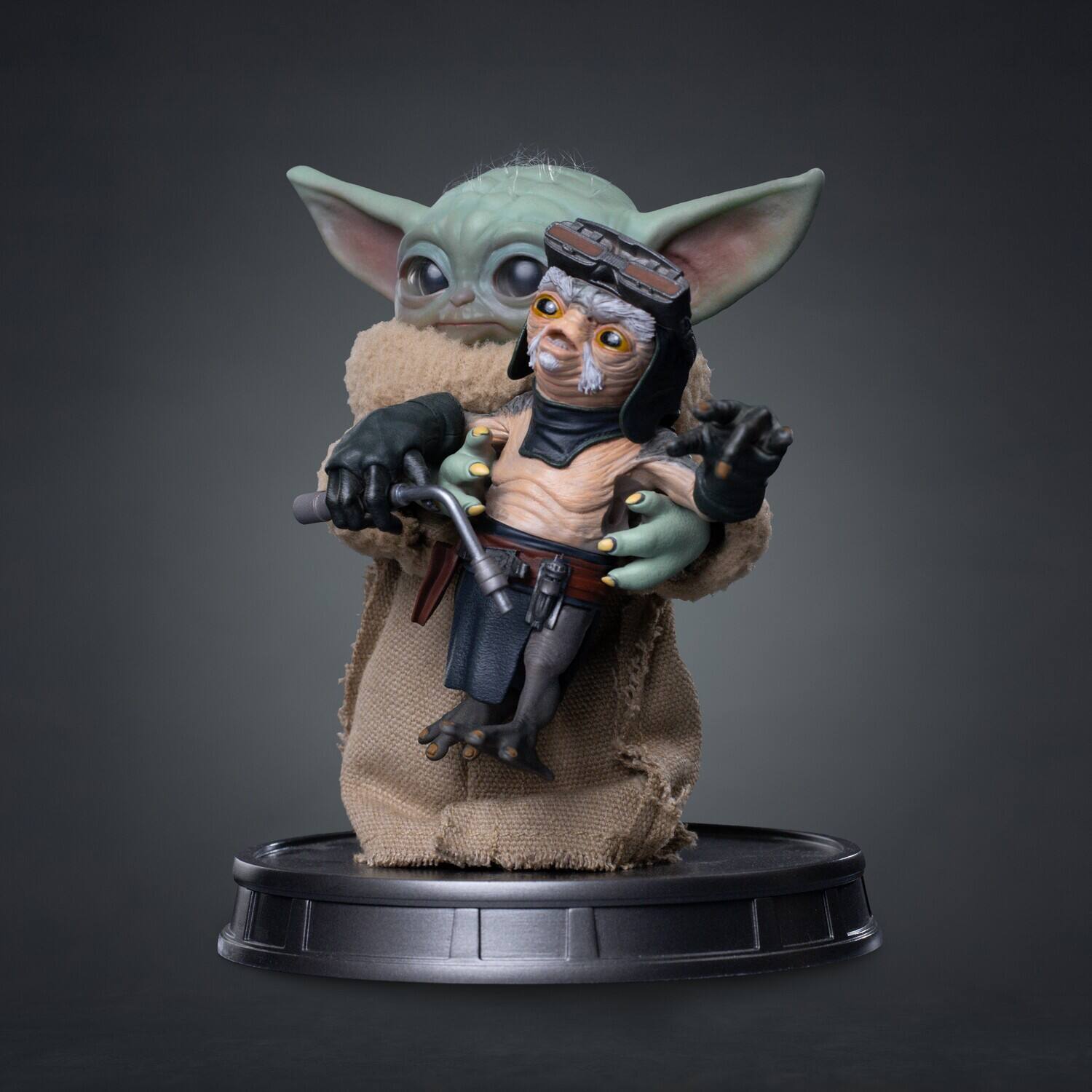Alt View 1. Iron Studios - The Mandalorian and Grogu - 1/4 Scale Statue - Grogu No Squeezy   - COLLECTIBLES - Multicolor.