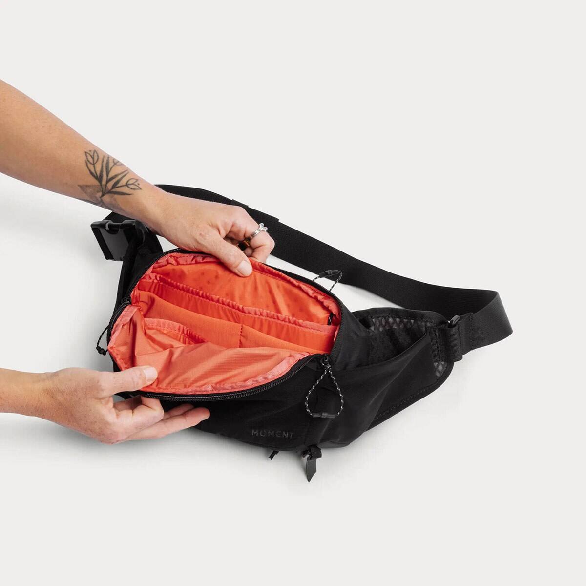 Alt View 5. Moment - Moment Slate 4L Camera Sling Bag - Black.