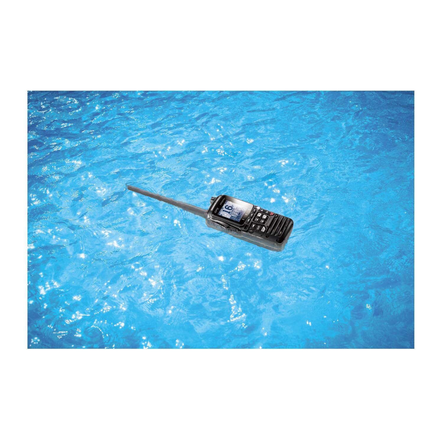 Left. Standard Horizon - Standard Horizon HX891BT Floating 6W Handheld VHF/GPS/Bluetooth Marine Radio - Black.