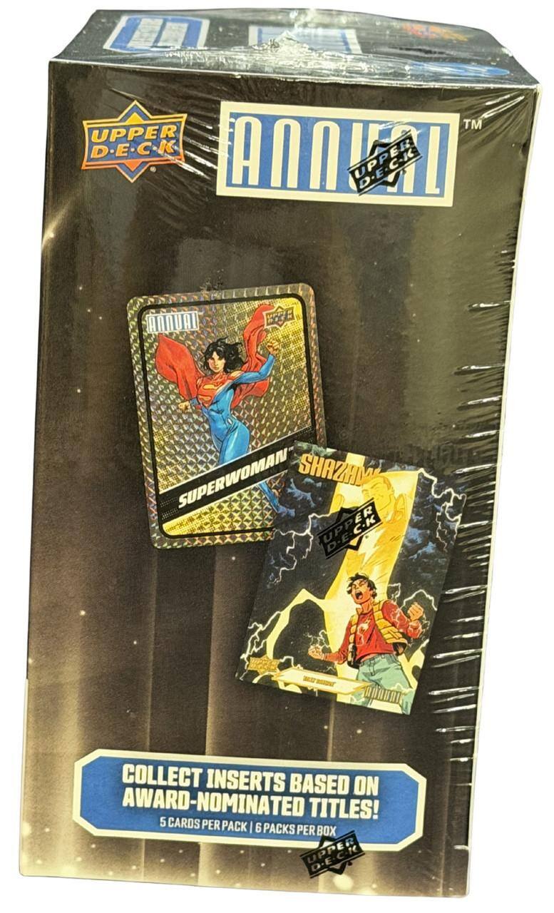 TM UPPER D-E-C-K ANN D.E-C-K D.E.  
AODUAI SUPERWOMAN SHAZHW UPPER D-E C.K COLLECT INSERTS BASED ON AWARD-NOMINATED TITLES!  
5 CARDS PER PACK | 6 PACKS PER BOX UPPER D-E C-Te