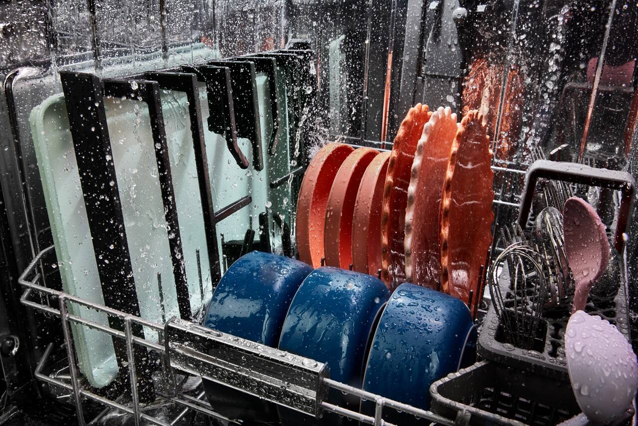 Alt View 9. KitchenAid - 36" Built-In Gas Cooktop with 5 Burners and Dishwasher-Safe Grates and Knobs - Black.