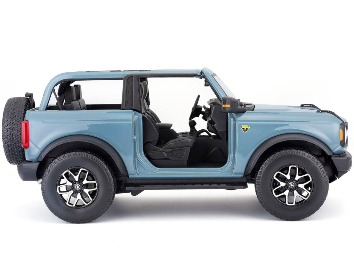 Alt View 3. Maisto - 2021 Ford Bronco Badlands Blue "Special Edition" 1/18 Diecast Model Car by Maisto.