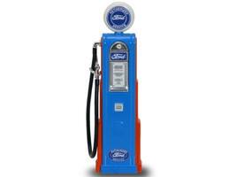 Angle. Road Signature - Ford Gasoline Vintage Gas Pump Digital 1/18 Diecast Replica by Road Signature - Blue.