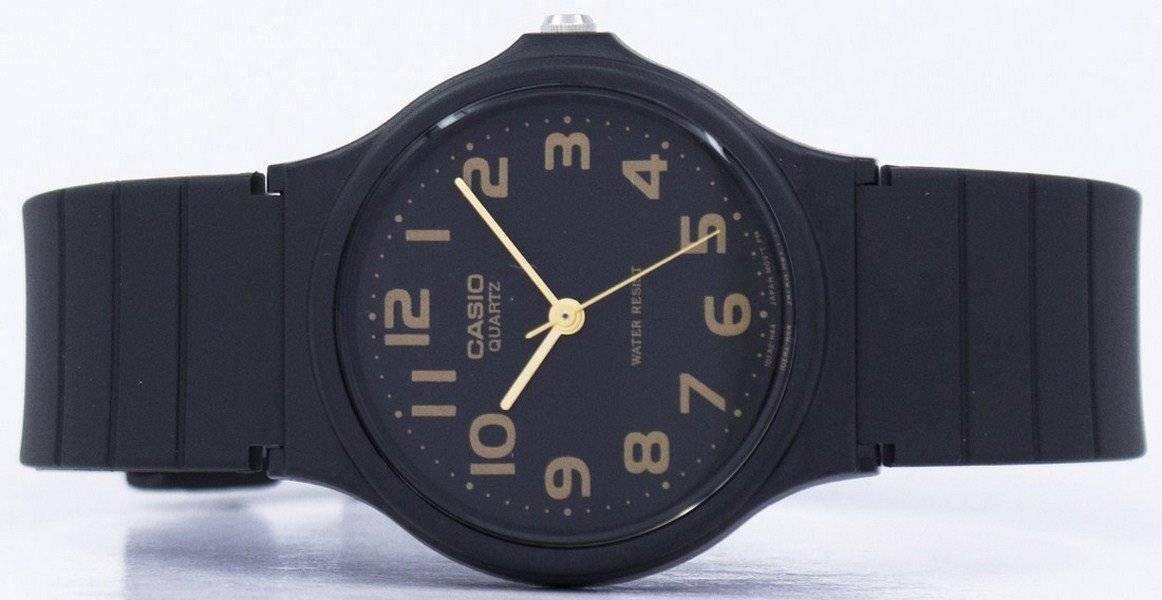 5 - 12 CASIO QUARTZ - = - 
3 e
4 IA RESIST a WATER 7 8