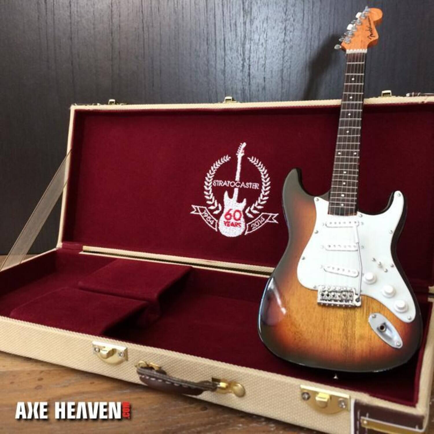 STRATOCASTER 1954 60 YEARS 2014 AXE HEAVEN .COM