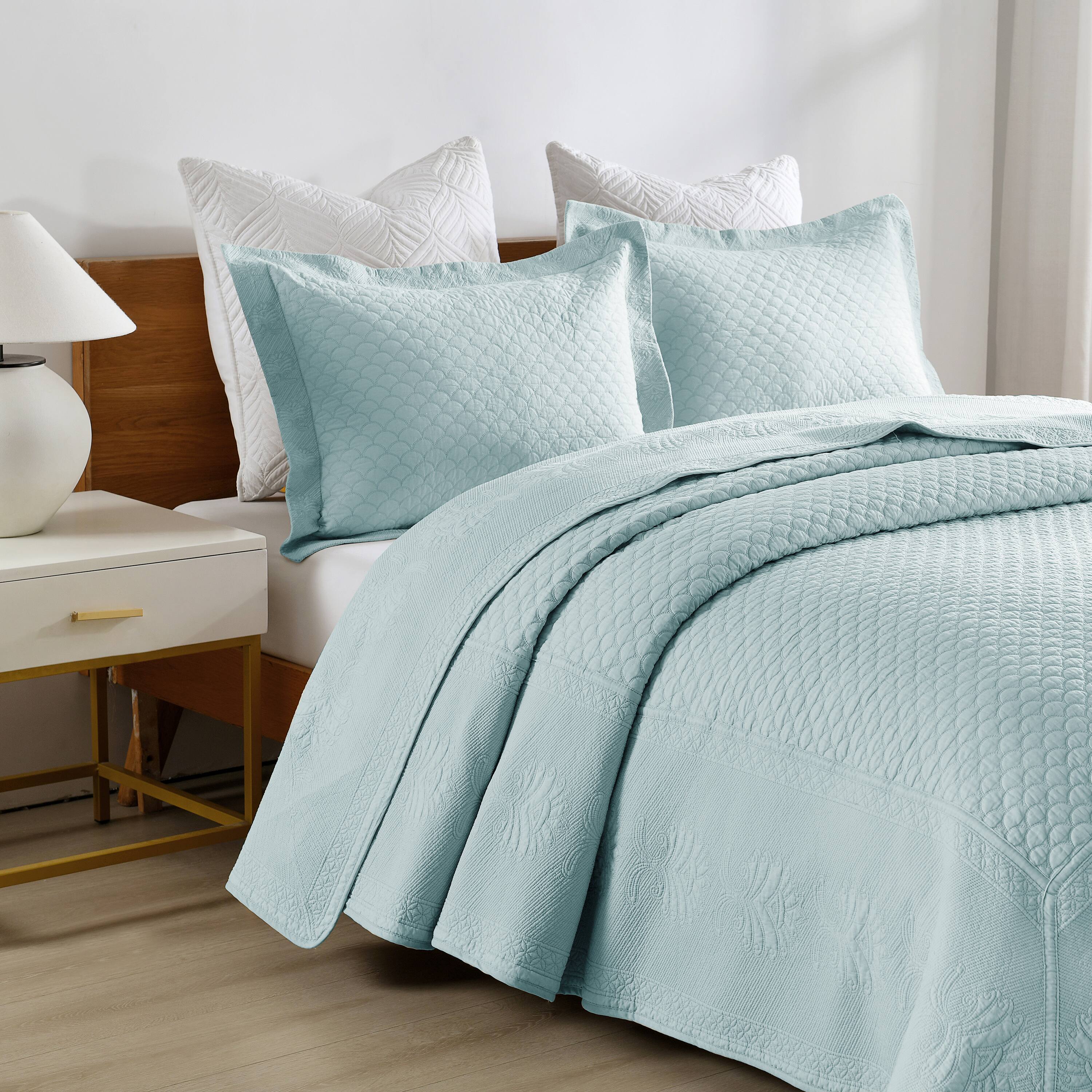 Left. MarCielo - Marcielo 3 Piece 100% Cotton Oversized Bedspread Lightweight Quilt Set - Mint Green.