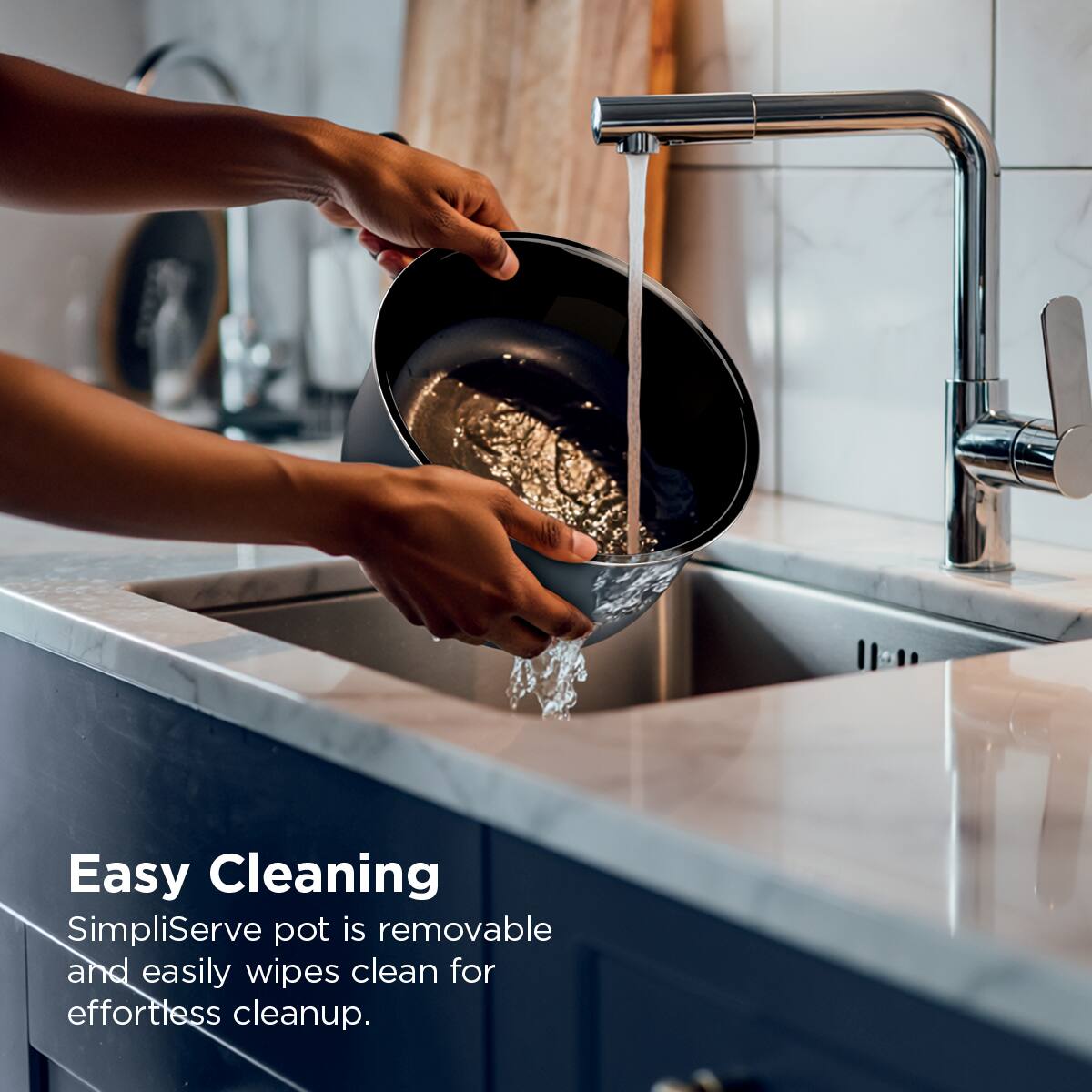 Easy Cleaning  
SimpliServe pot is removable and easily wipes clean for effortless cleanup.