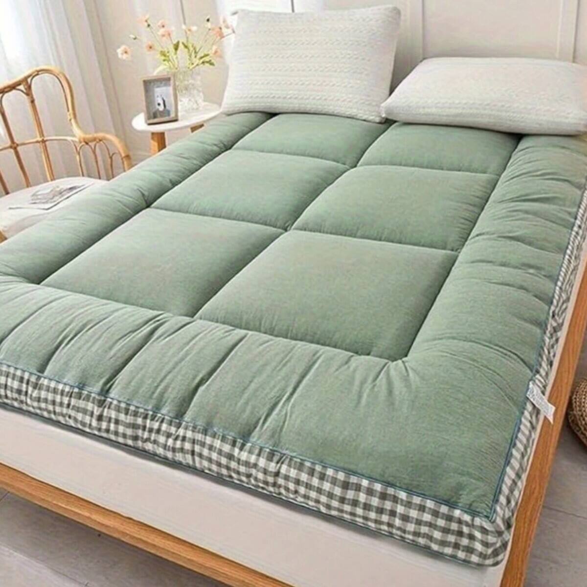Left. Shatex - 3D Quilted Queen Mattress Topper with Thickened, Soft Filler, Skin-Friendly and Breathable for All Seasons - Green.