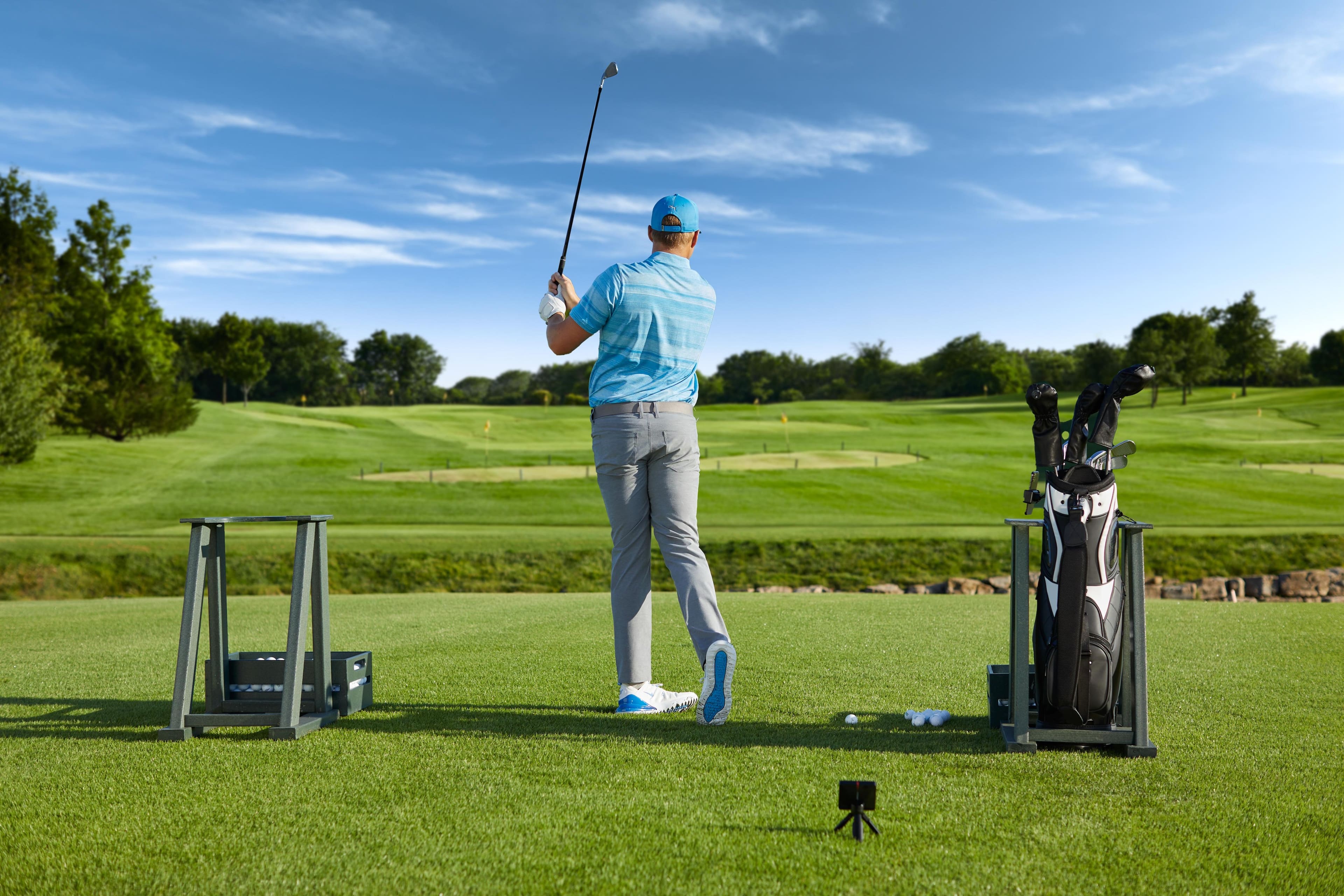 Garmin Approach R10 Golf Simulator & Driving Range Monitor Bundle