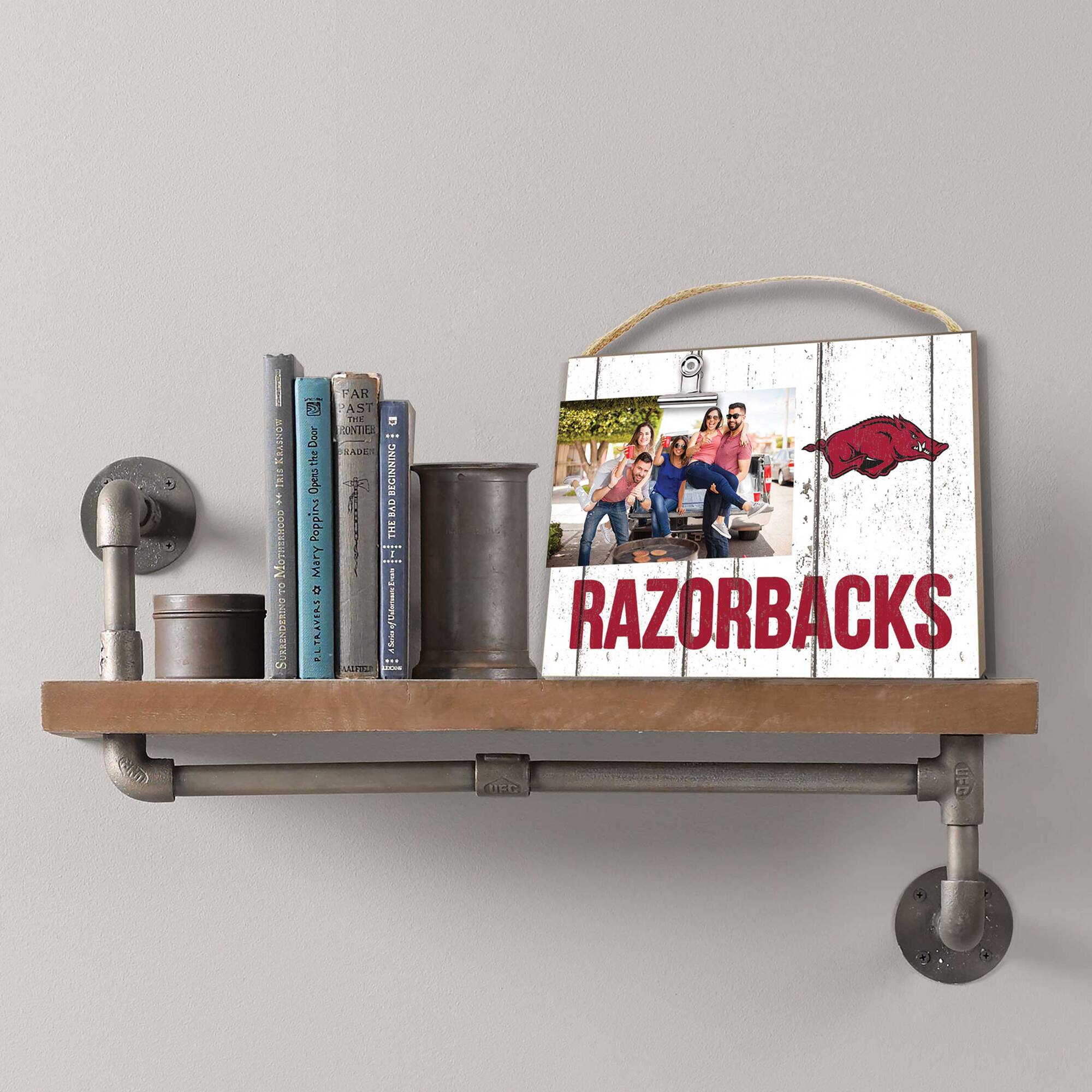 SNON E: P XXEDERITO an PAR PAST THE UNTIE Door ... LAINES the Opensthe Opens BEGINNING BAD Poppirs THE Mary O.. Enan o I LTRATEAS - ! RAZORBACKS NE BE