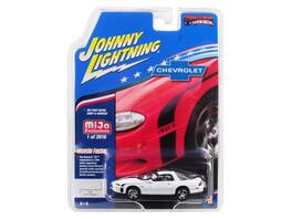 Johnny Lightning - 2002 Chevrolet Camaro ZL1 427 Arctic White w/ Black Stripes "Muscle Cars USA" Limited Edition 2016 Worldwide 1/64 - White With Black