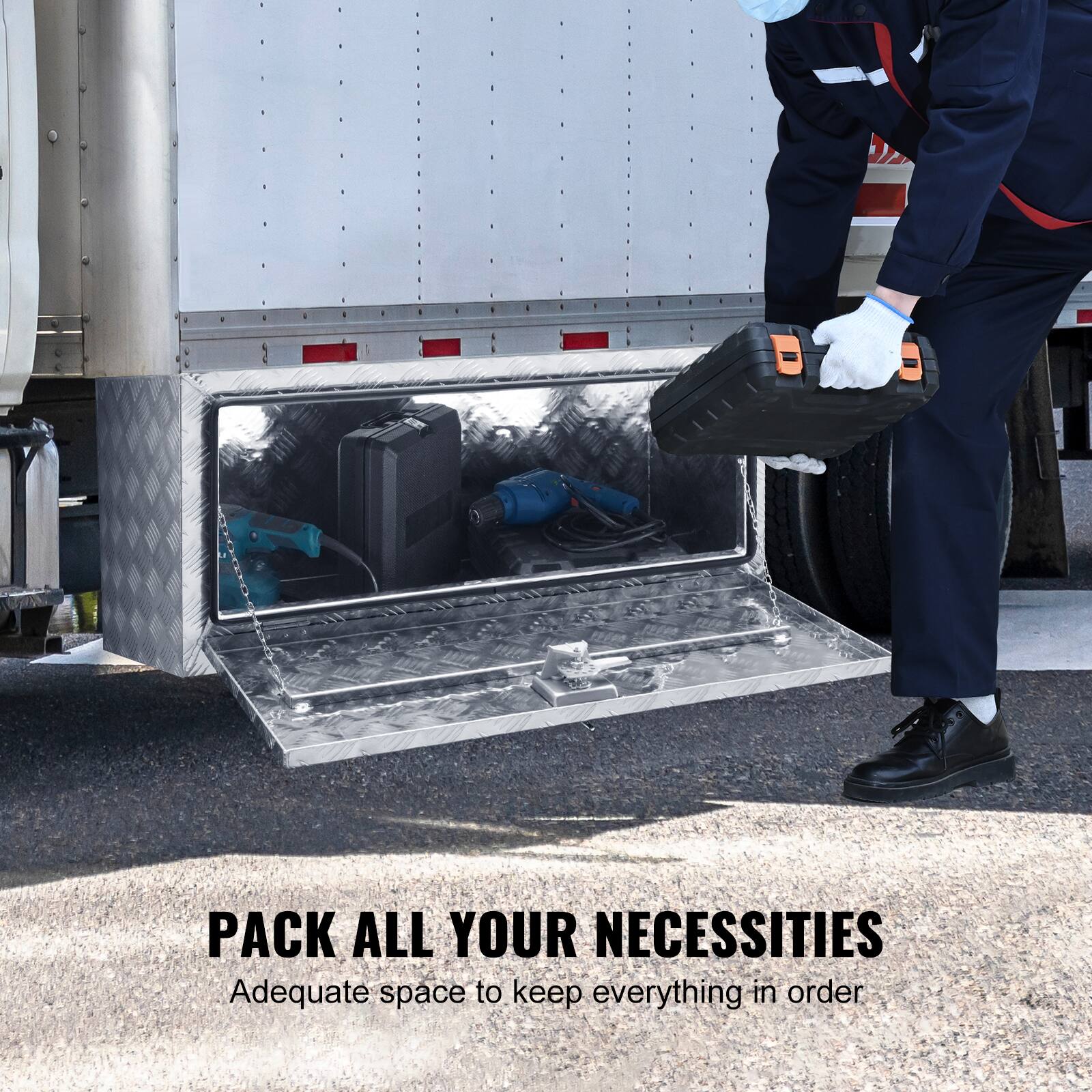 PACK ALL YOUR NECESSITIES
Adequate space to keep everything in order