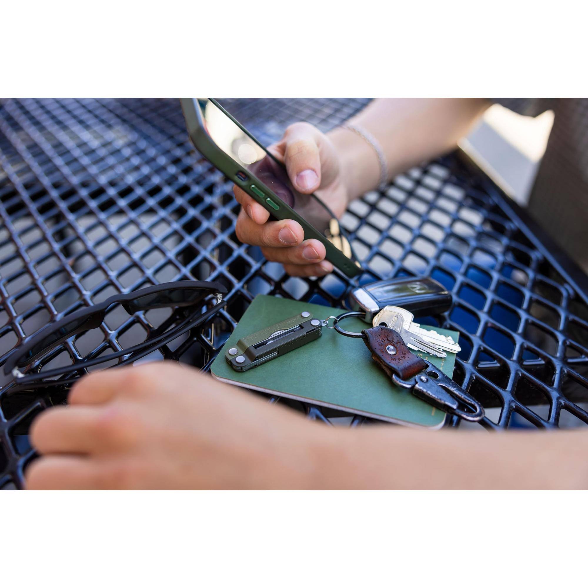 Alt View 5. LEATHERMAN - Micra, Keychain Multi-tool with Grooming Tools, Mini Pocketknife for Everyday Carry (EDC) - Spruce.