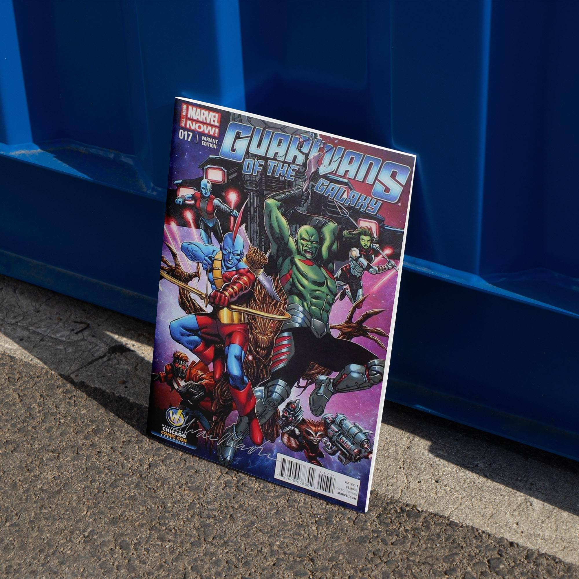 Sure, here is the corrected and grouped text from the image:

---

**MARVEL NOW!**

**GUARDIANS OF THE GALAXY**

**017**  
**VARIANT EDITION**

**GUARDIANS OF THE GALAXY**

**018**  
**21**

**CHICAGO COMIC CON**

**MARVEL.COM**

---

This text is taken from the comic book cover in the image.