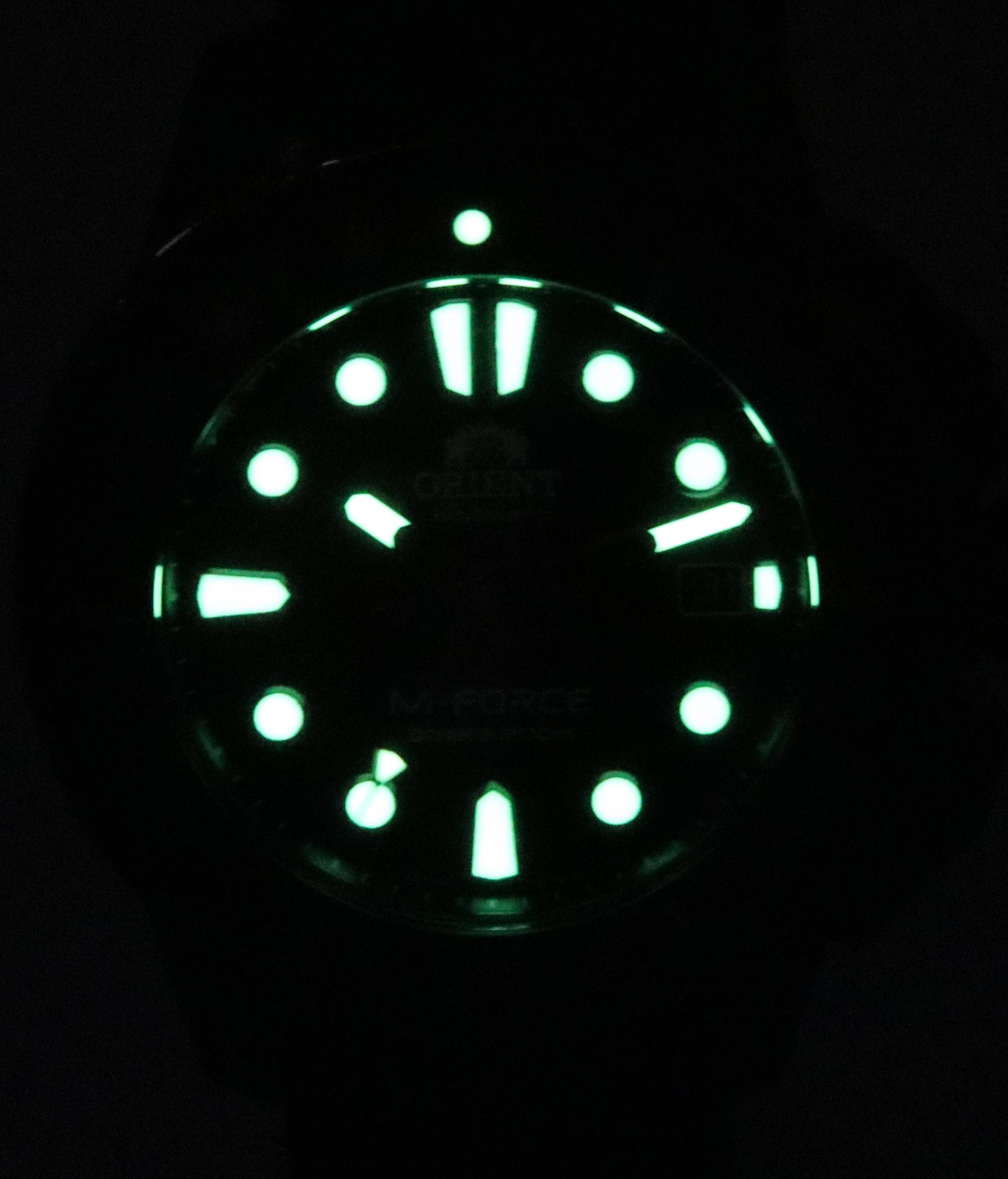 Angle. Orient - M-Force Limited Edition Red Dial Automatic Diver's RA-AC0L09R00B 200M Men's Watch - Red.