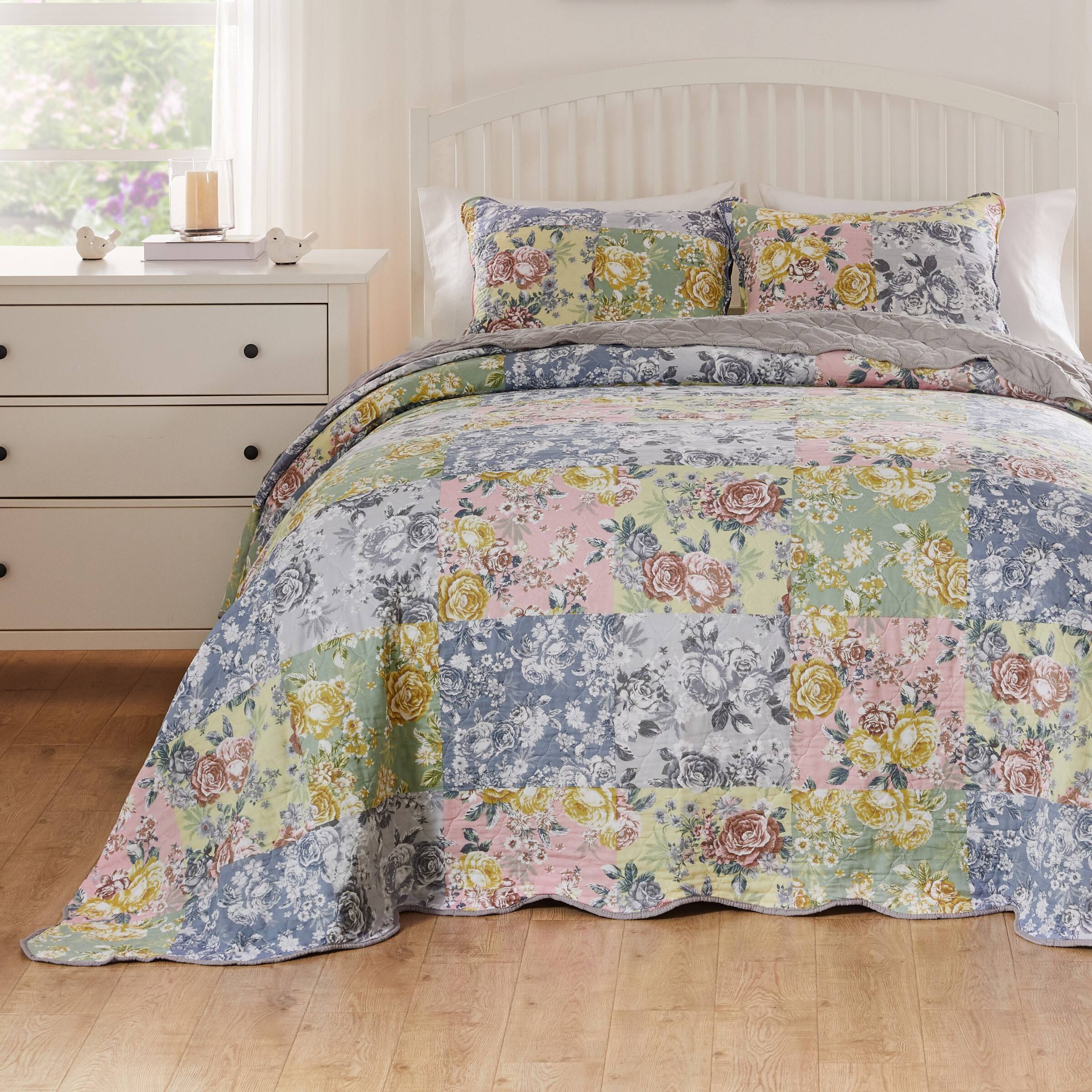 Angle. BreeBe - Emma Bedspread Set - 3 Piece Queen - Gray.