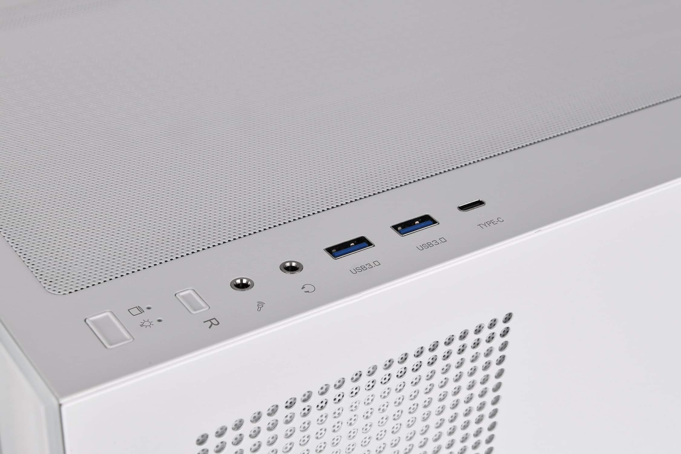 The text on the image reads "0 USB3 USB3 TYPE-C." This indicates that the computer has three USB ports, with one being a USB 3.0 Type-C port.