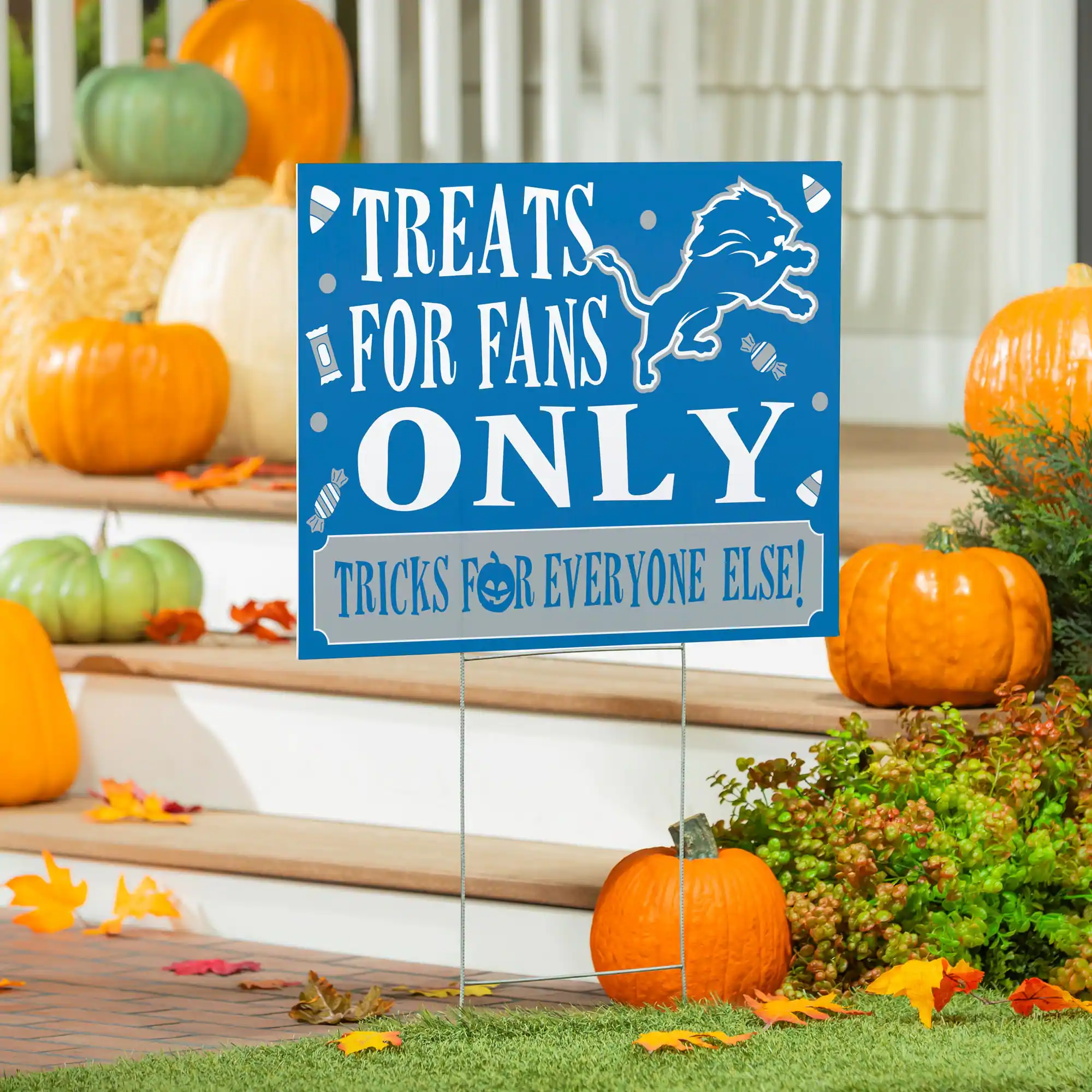 TREATS FOR FANS ONLY  
TRICKS FOR EVERYONE ELSE!