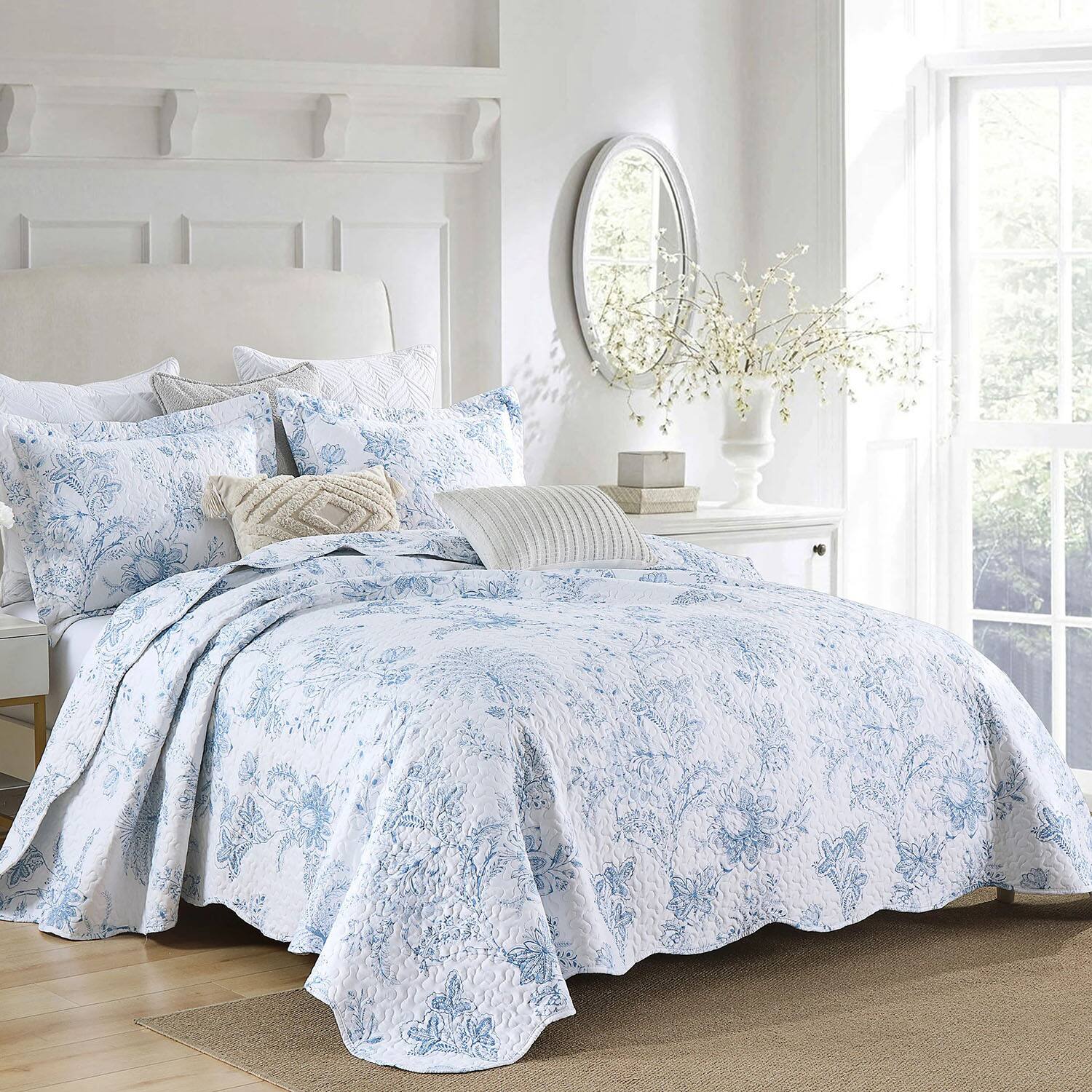 Left. MarCielo - Marcielo 3 Piece Printed Floral Quilt Set Lightweight Bedspread Set - Blue.