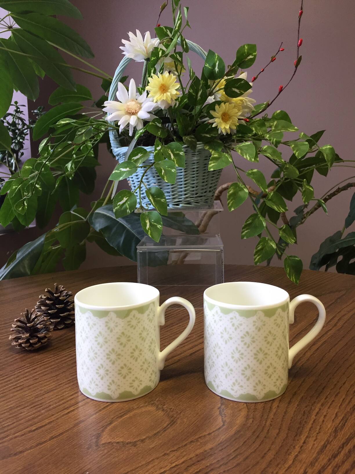 Angle. Jiallo - Roy Kirkham LARCH MUG-NINA CAMPBELL, ENGLISH MEADOW, SET of 2, Green Color - Mutli color.