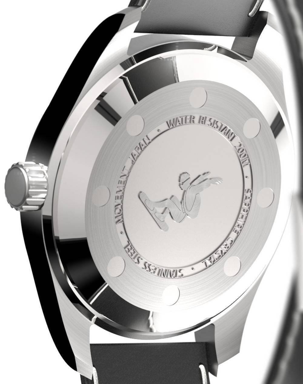 WATER RESISTANT 200M  
JAPAN MOVEMENT  
SAPPHIRE CRYSTAL  
STAINLESS STEEL