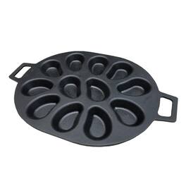 Bayou Classic - Cast Iron Shellfish Shaped Oyster Grill Pan for 12 Clams - Black