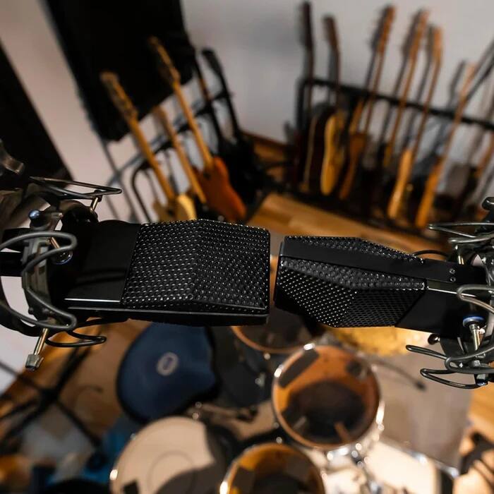 Alt View 5. Cloud Microphones - Cloud Microphones 44 Passive Ribbon Microphone with Cloudlifter CL-1 Mic Activator - Midnight Edition.