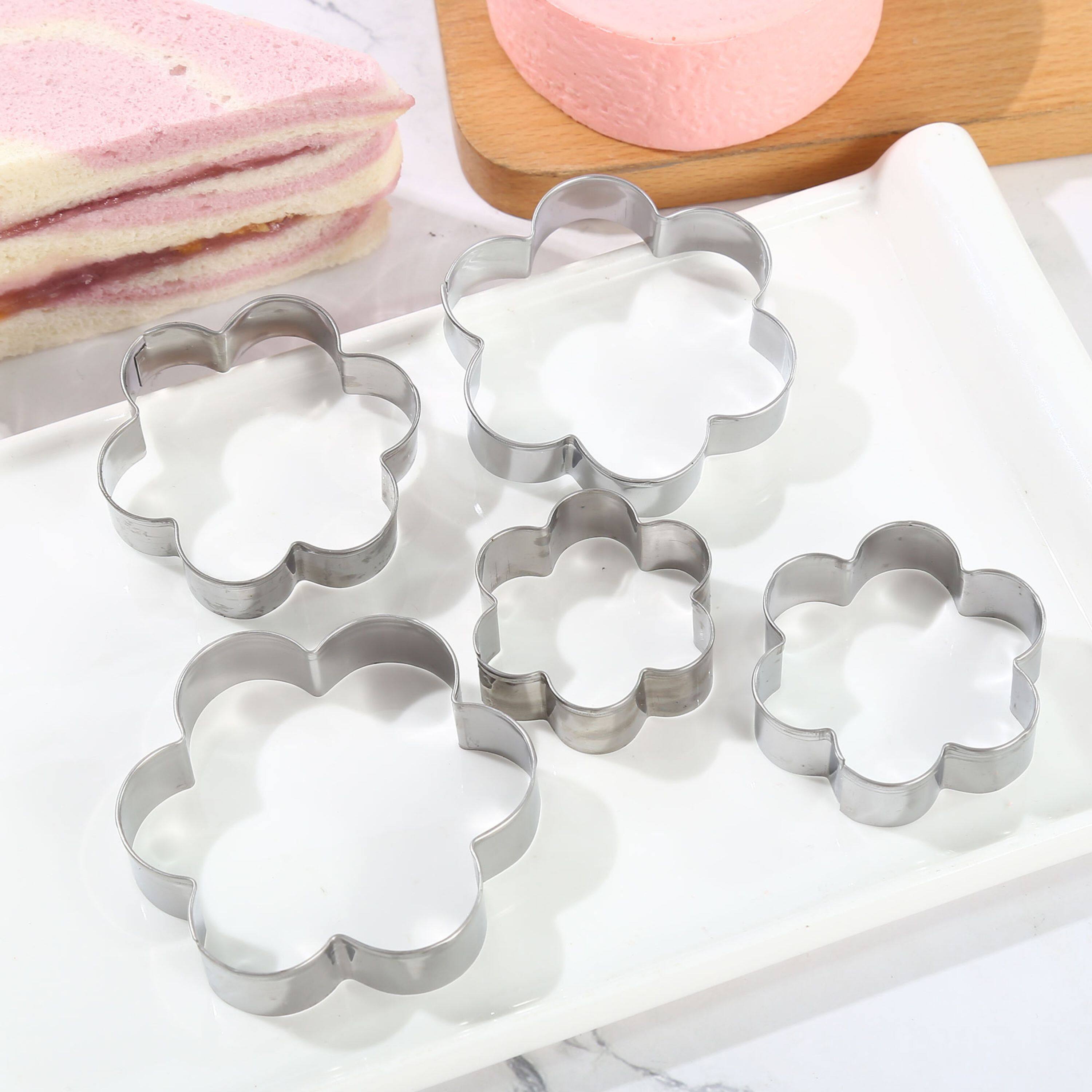 Back. Kitcheniva - 5-Piece Stainless Steel Flower Shaped Cookie Cutter.