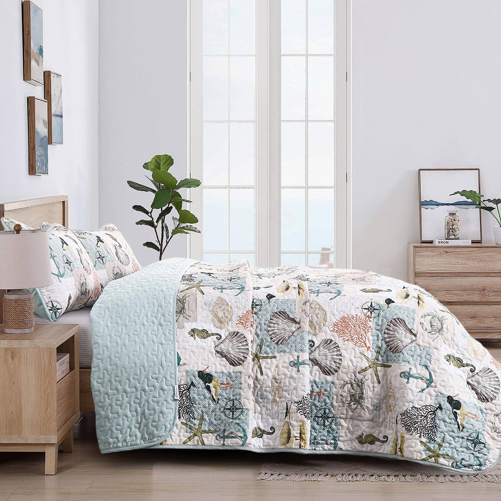 Back. Cedar Assembly - King Quilt Bedding Set 3 Piece Summer Nautical Beach Lightweight For All Season Reversible Microfiber - Beige Patchwork-King.