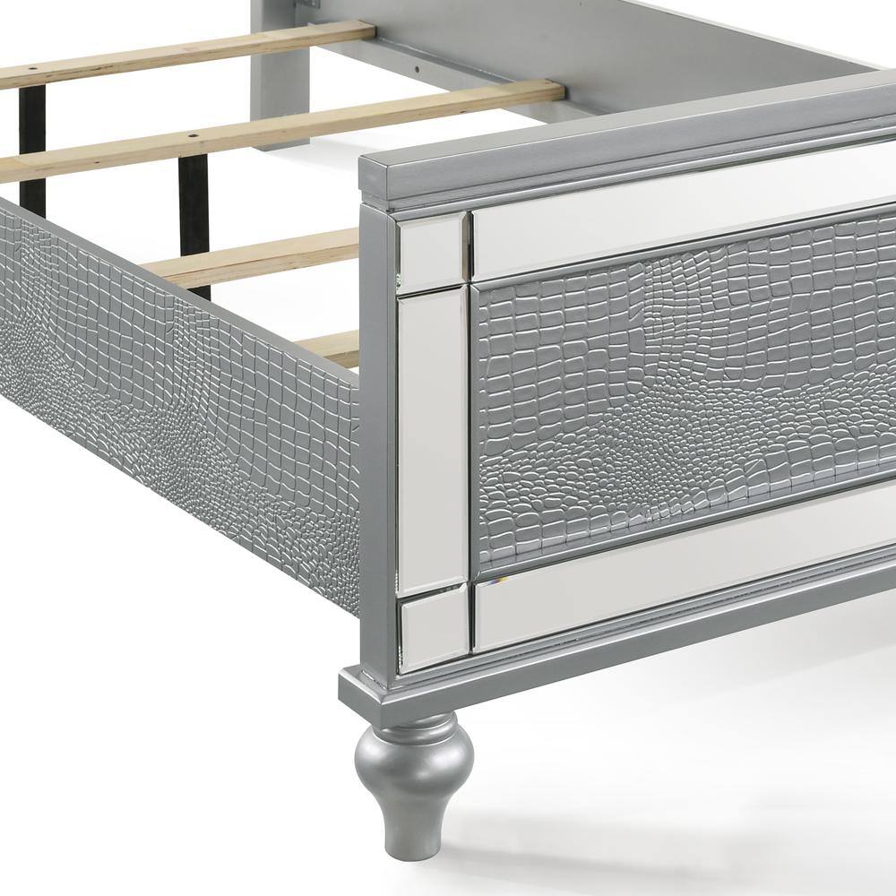 Angle. New Classic Furniture - Furniture Contemporary Solid Wood 3/3 Twin Bed in Silver - Silver.