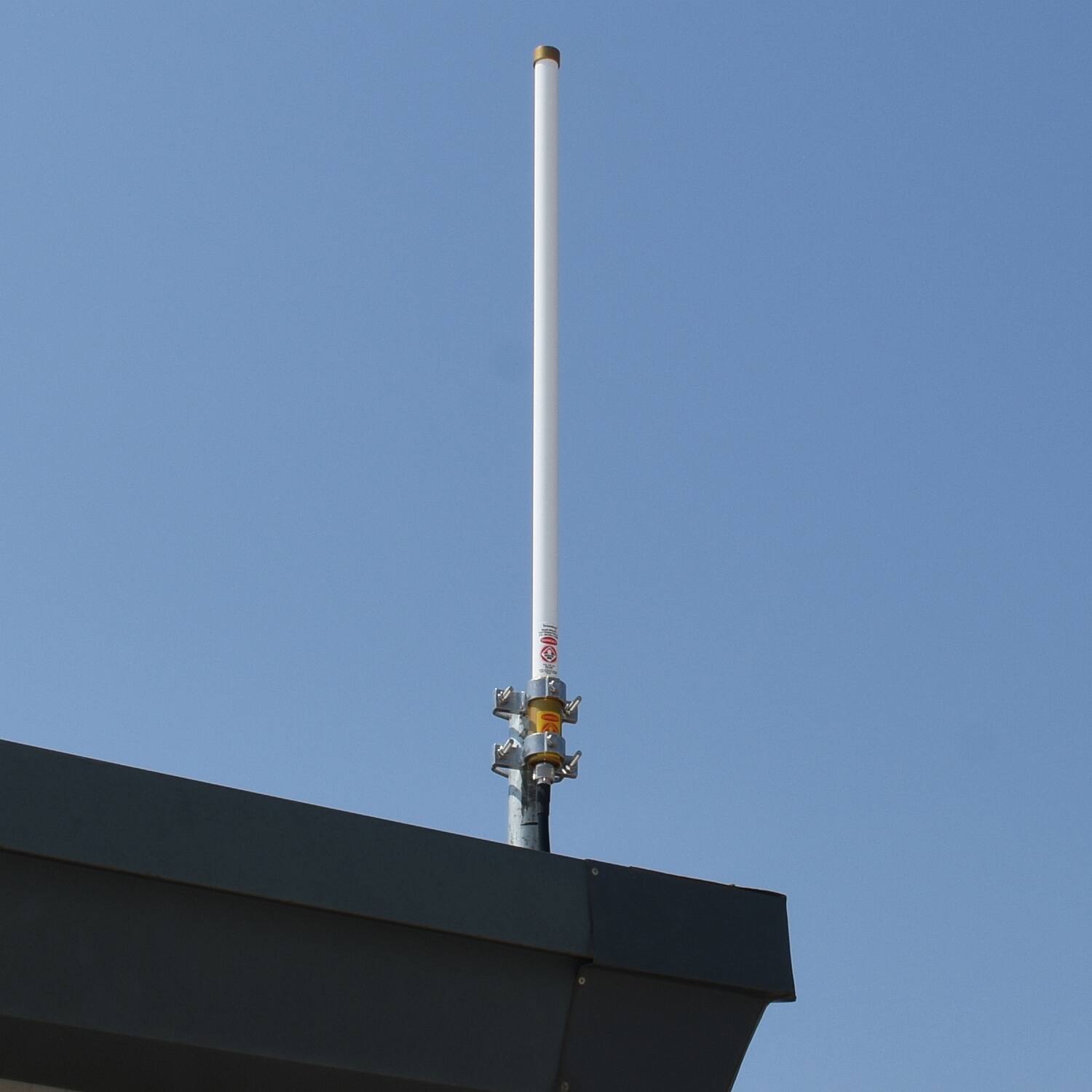 Back. Browning - 150-Watt Pretuned Wide-Band 410-490 MHz 4.5-dBd Gain Fiberglass Omni Base Antenna BR6157 - White.