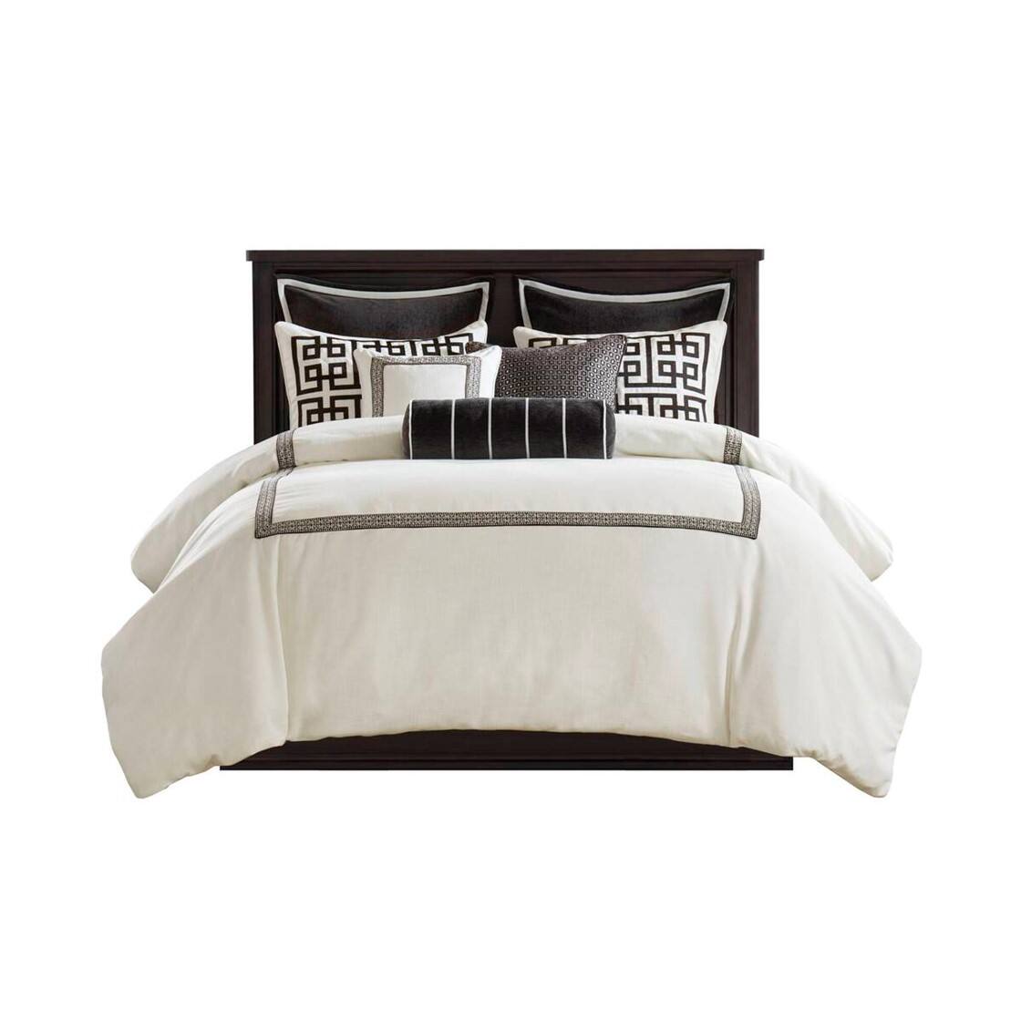 Gracie Mills - Ambrose 8-Piece Oversized Comforter Set - Black/White