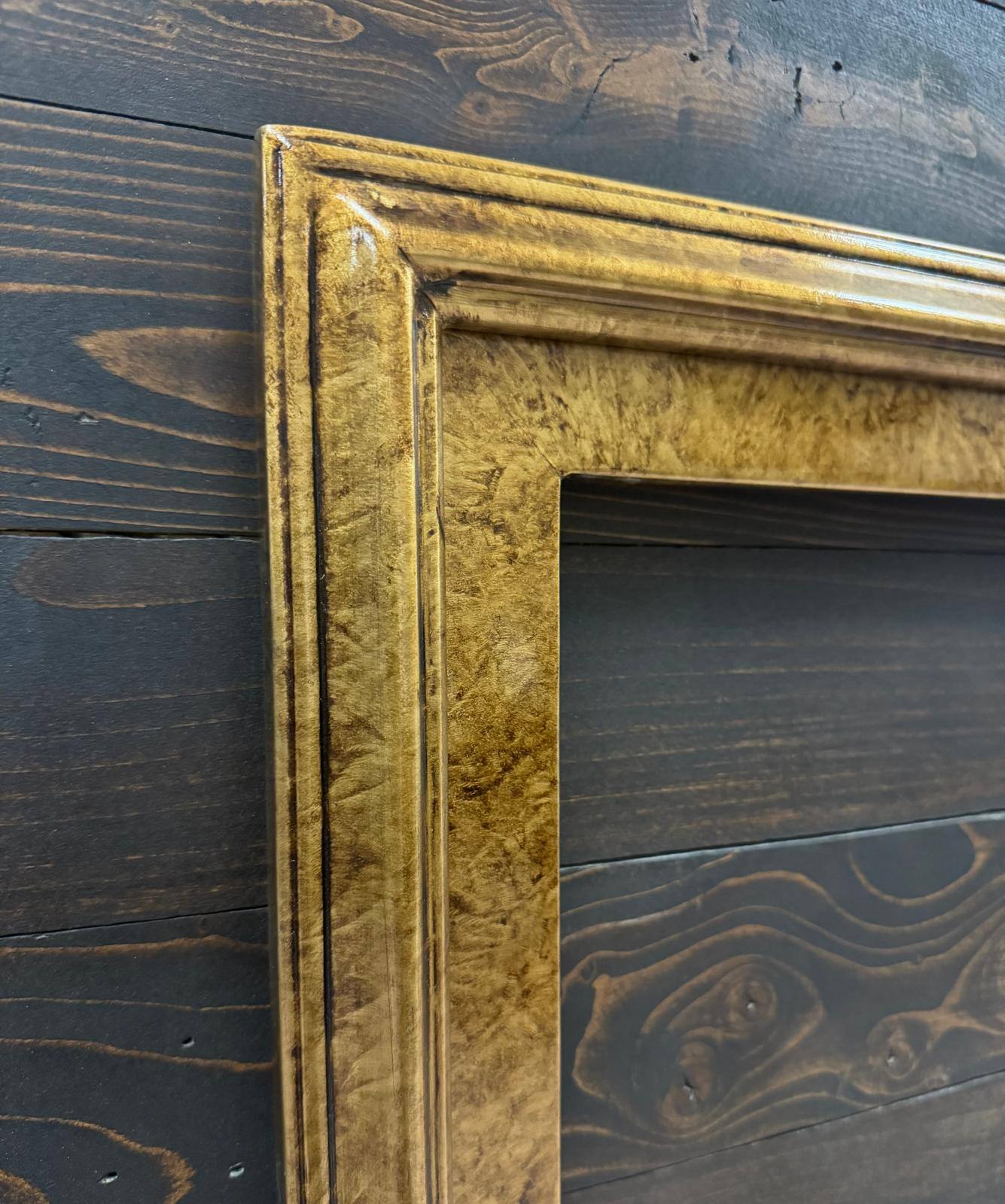 Back. LAREDO FRAME FACTORY - 32 inch Handmade Tv frame for Samsung The Frame tv and Frame Pro Model - MARBLE GOLD.