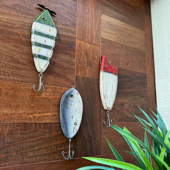 diy wall hangins out of fishing lures Buzz Unplugged Vintage Fish Art Prints vintage look Lure maker's DIY lure hanger