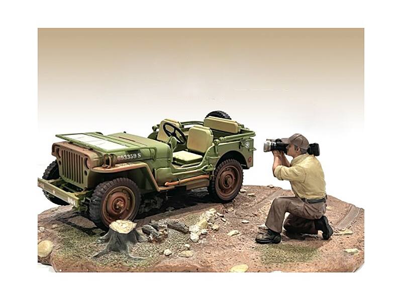 Back. American Diorama - "4X4 Mechanic" Figure 7 for 1/18 Scale Models by American Diorama - Multi.