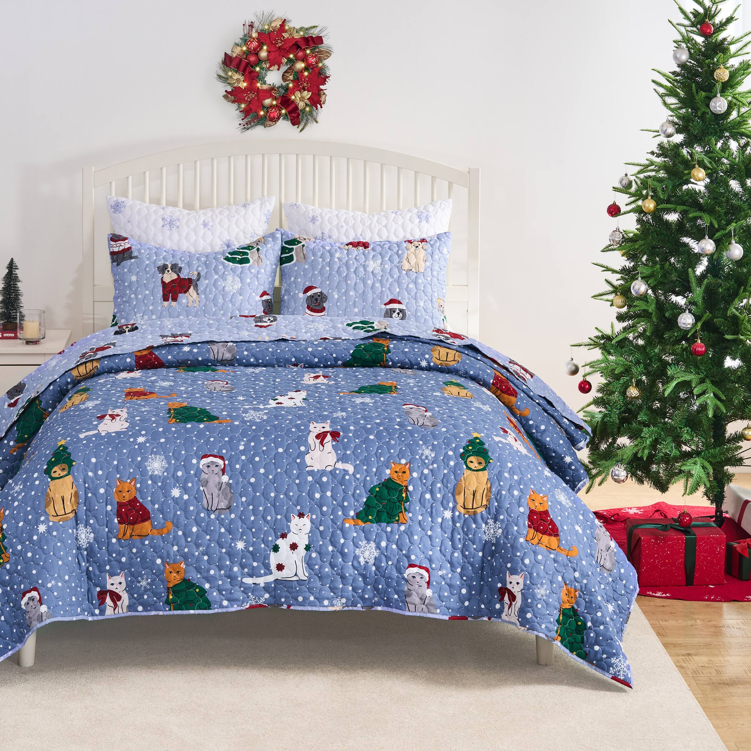Angle. BreeBe - Winter Whiskers Quilt Set - 2 Piece Twin/XL - Blue.
