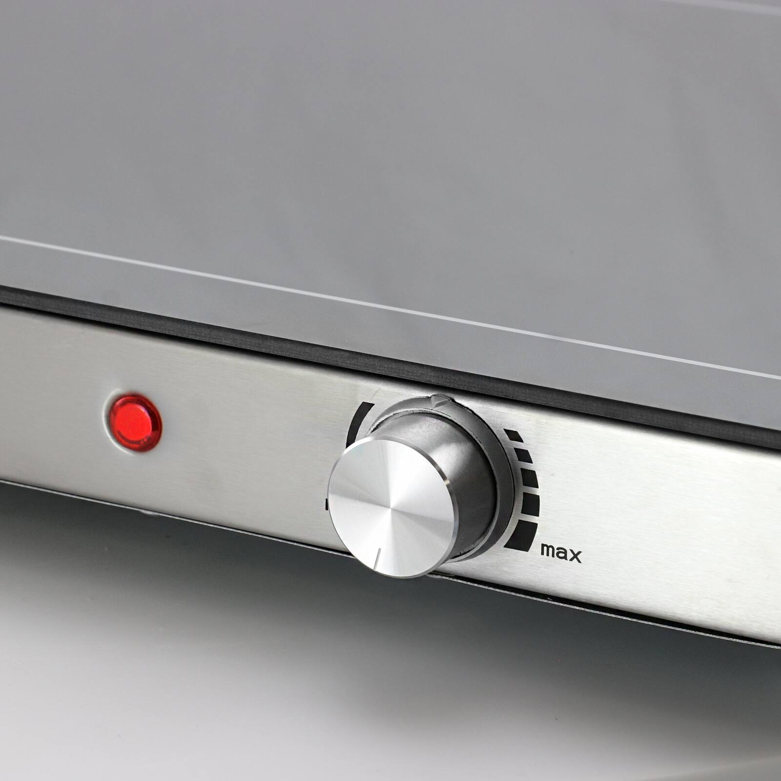 Alt View 3. MegaChef - MegaChef Electric Warming Tray With Adjustable Temperature Control - Silver.