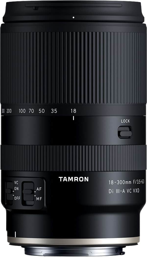 300 200 100 70 50 35 18
LOCK
VC ON - OFF
AF - MF
TAMRON
18-300mm F/3.5-6.3 Di III-A VC VXD