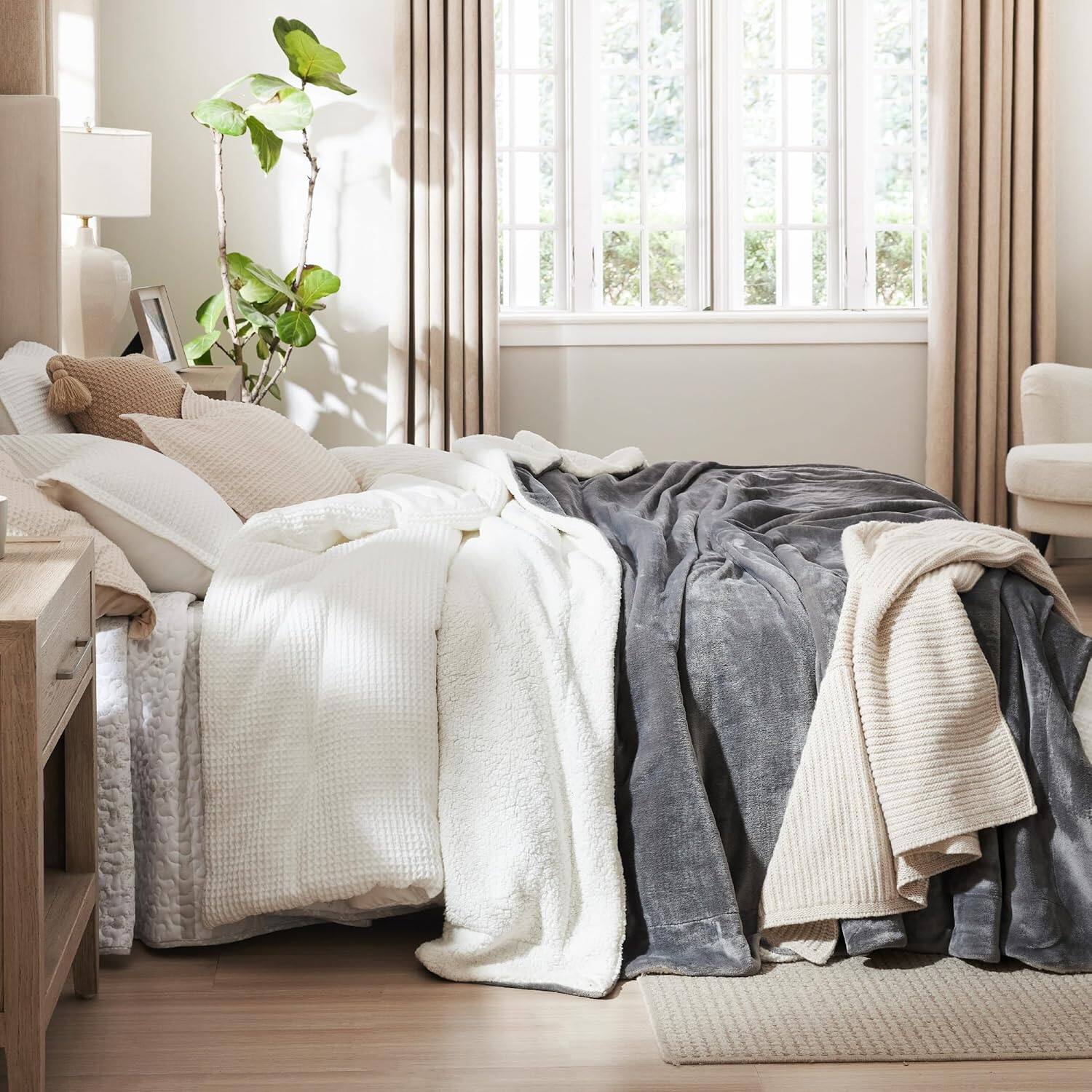 Alt View 5. blue - Paaaawaters Sherpa Fleece Blankets Queen Size for Bed - Thick and Warm Throw for Women and Men - color:06-Cream+size:King(108"x90").