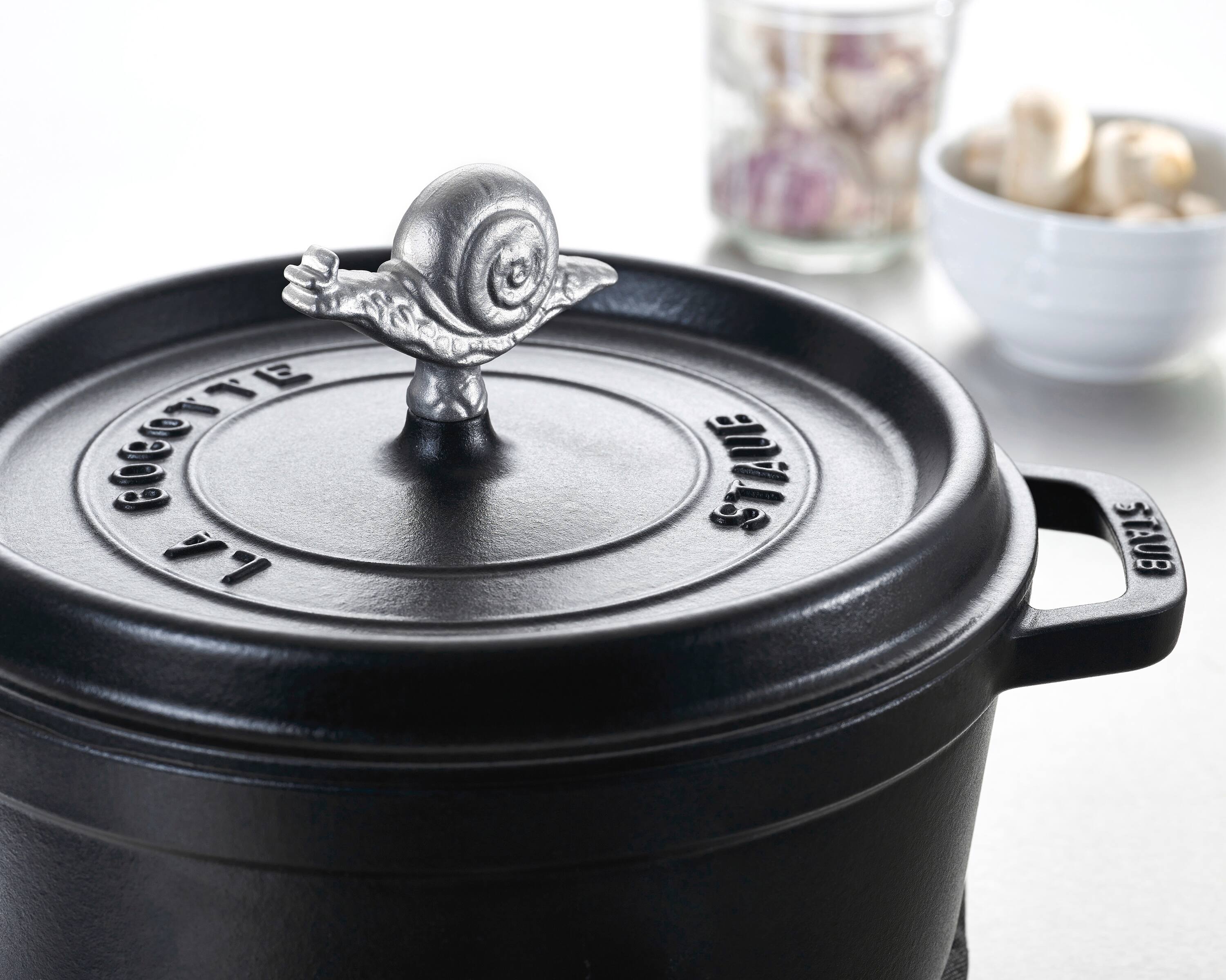 The text on the image reads:

"STaub Cocotte 17"